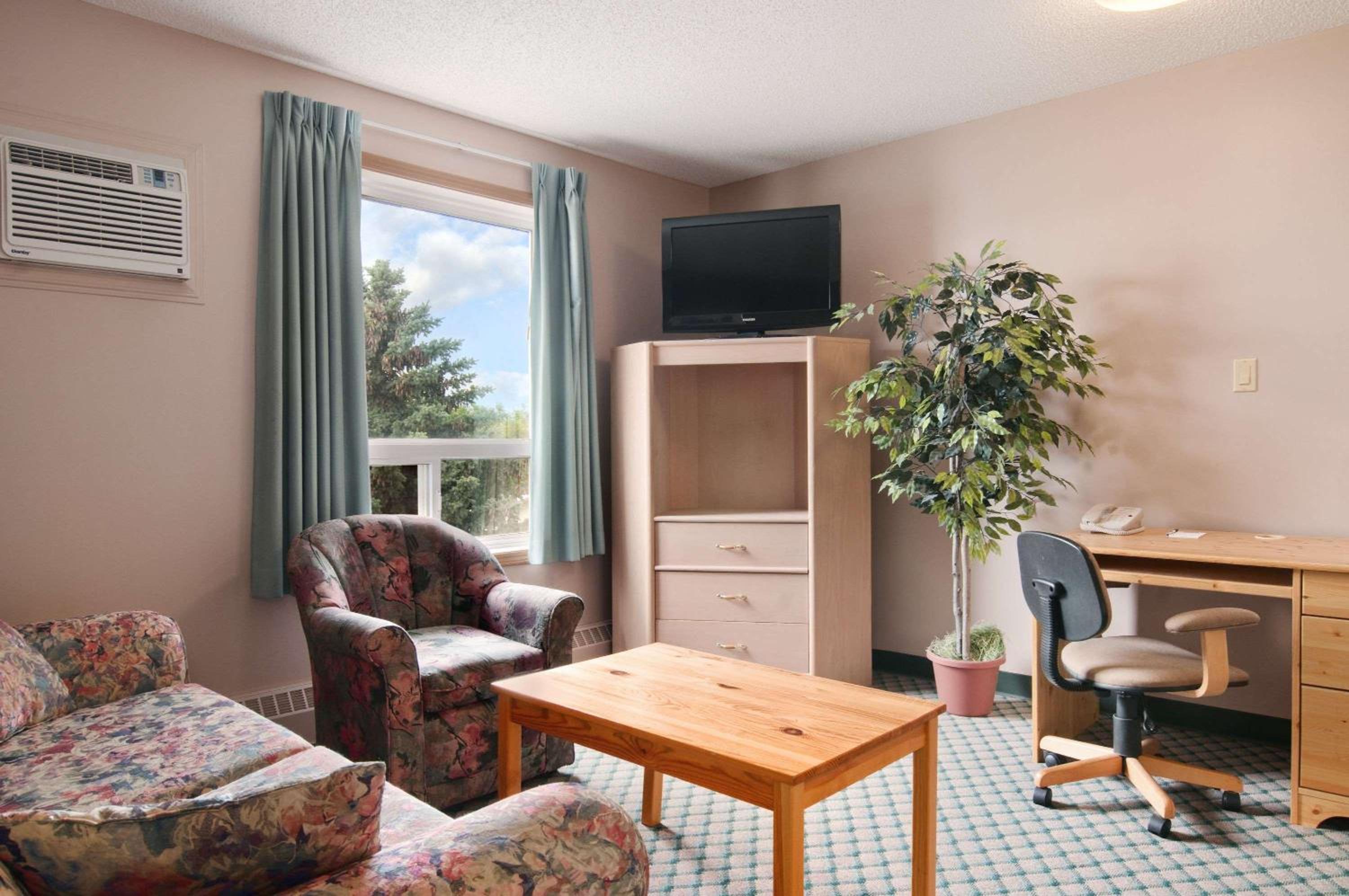 Leduc Vacations - Travelodge by Wyndham Edmonton Airport - Property Image 9
