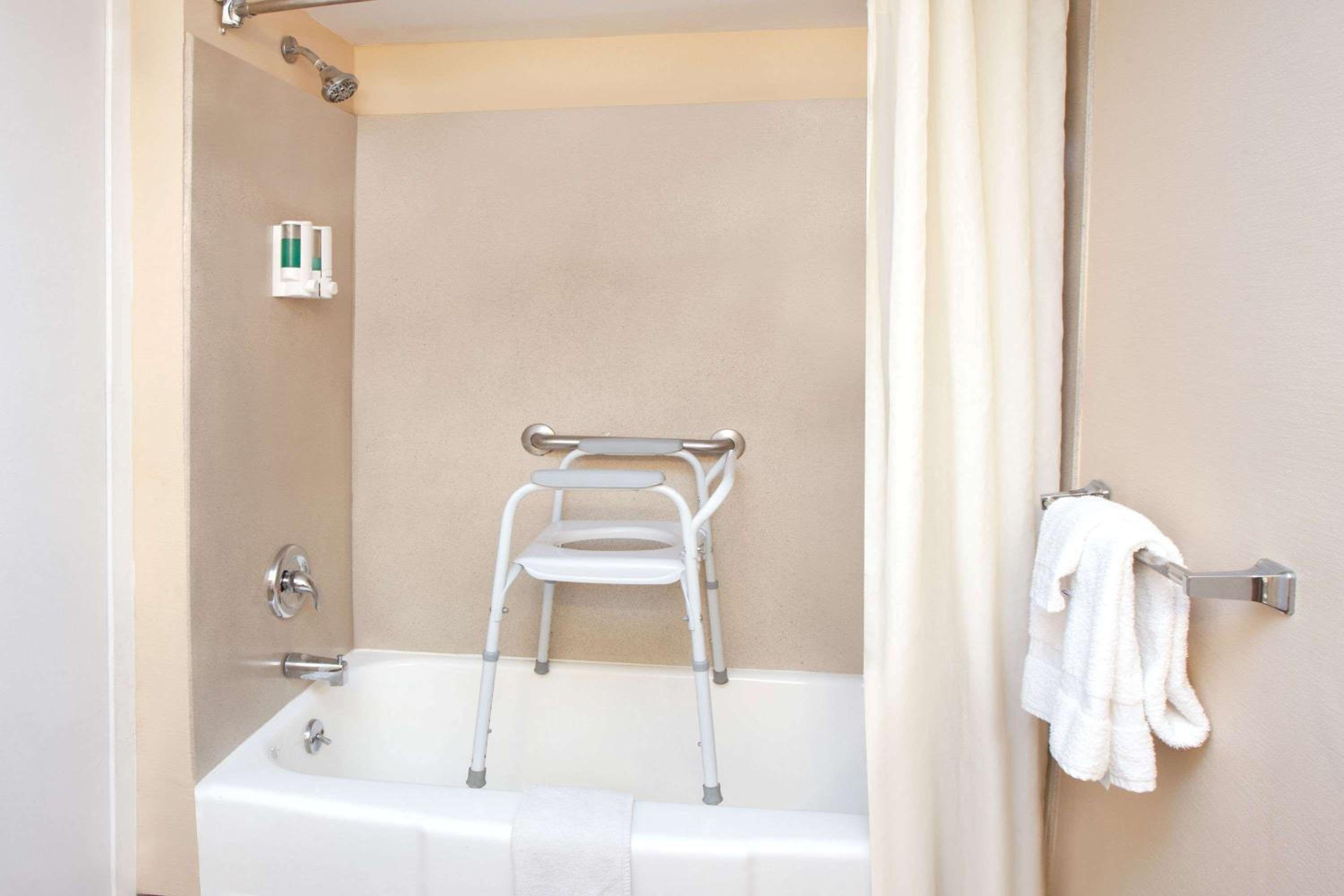 Super 8 by Wyndham Chicago/Rosemont/O'Hare/SE - Property Image 6