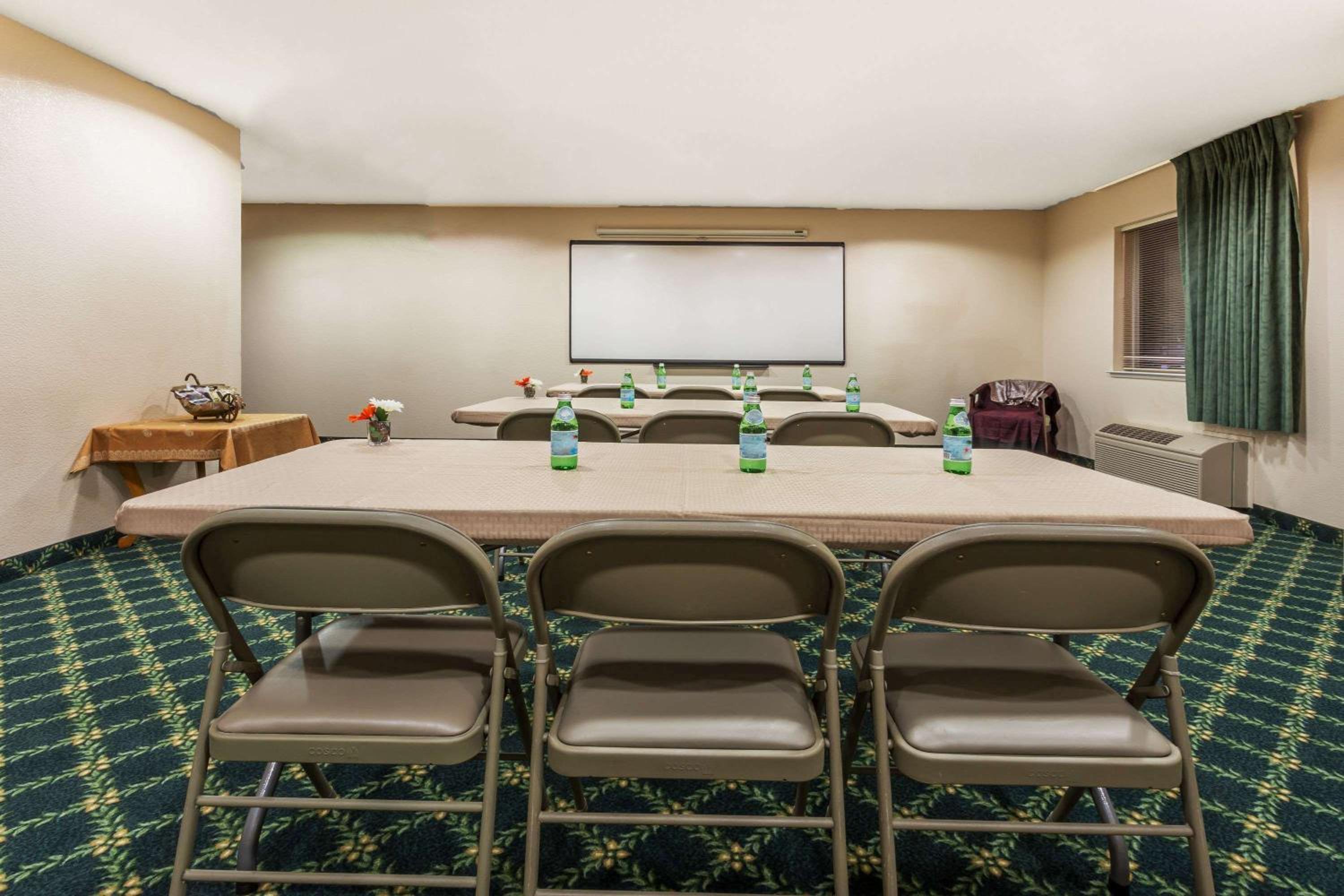 Super 8 by Wyndham Dixon/UC Davis - Property Image 8