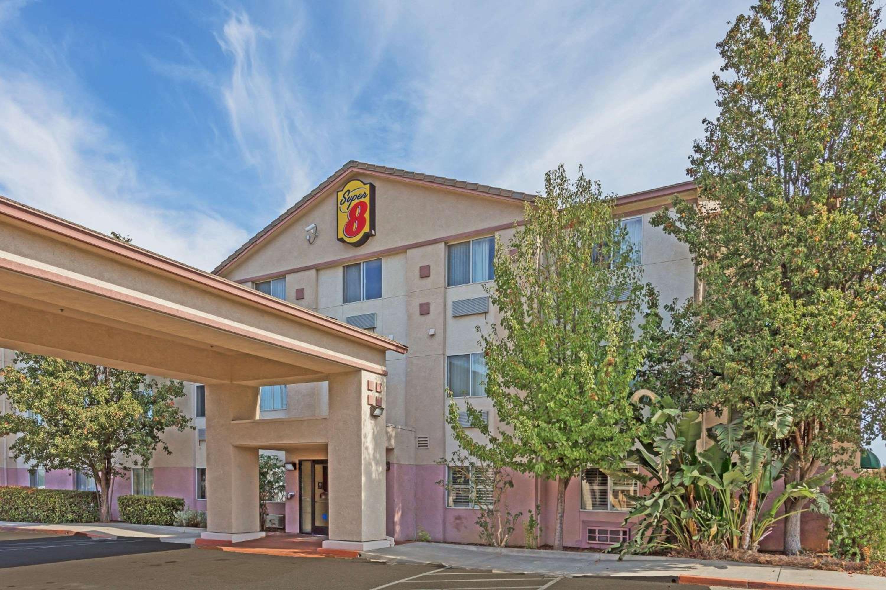 Super 8 by Wyndham Dixon/UC Davis - Property Image 11