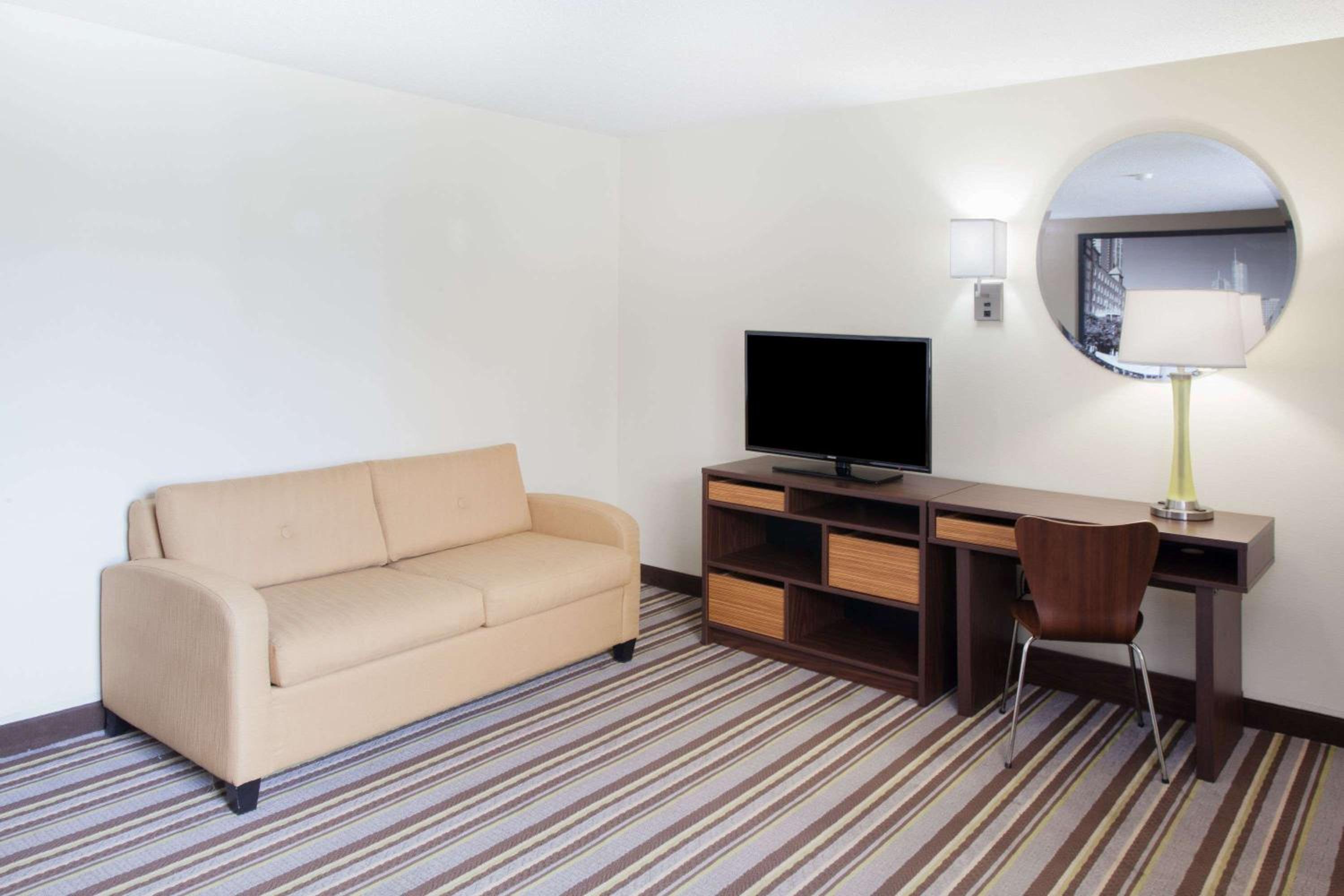 Super 8 by Wyndham Chicago/Rosemont/O'Hare/SE - Property Image 11