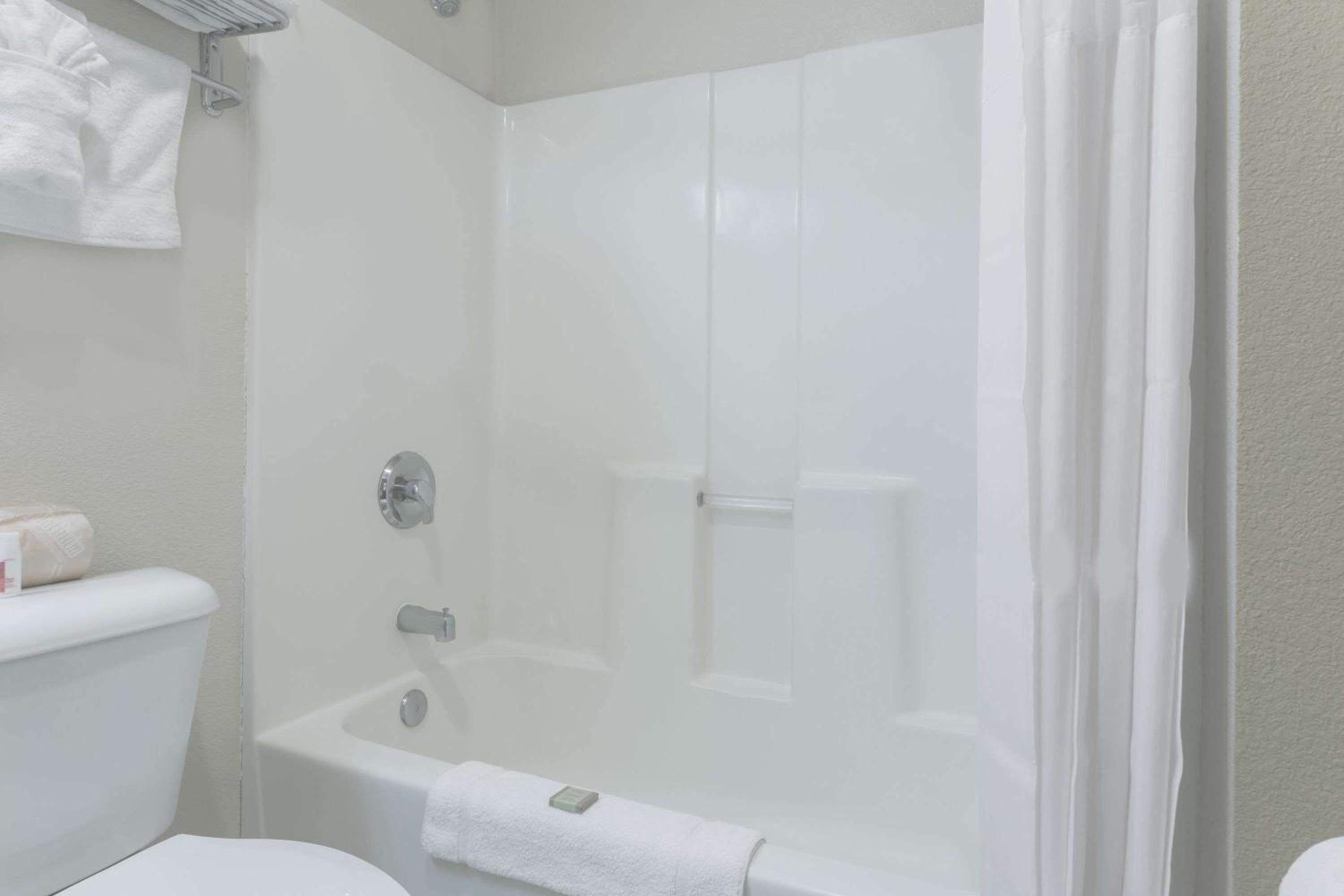 Super 8 by Wyndham Dixon/UC Davis - Property Image 12