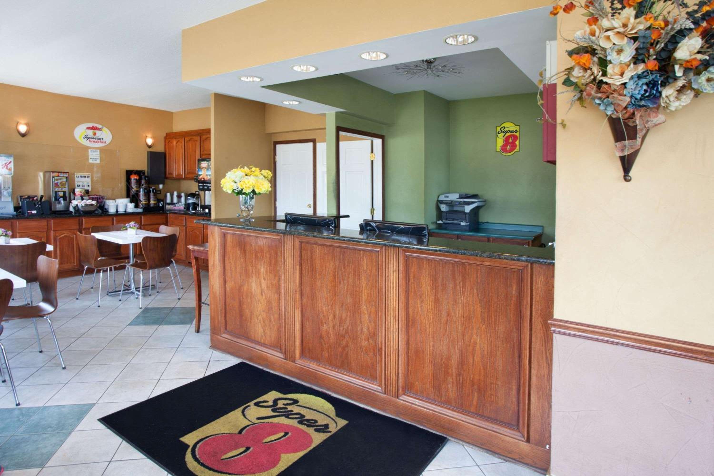 Super 8 by Wyndham Chicago/Rosemont/O'Hare/SE - Property Image 8