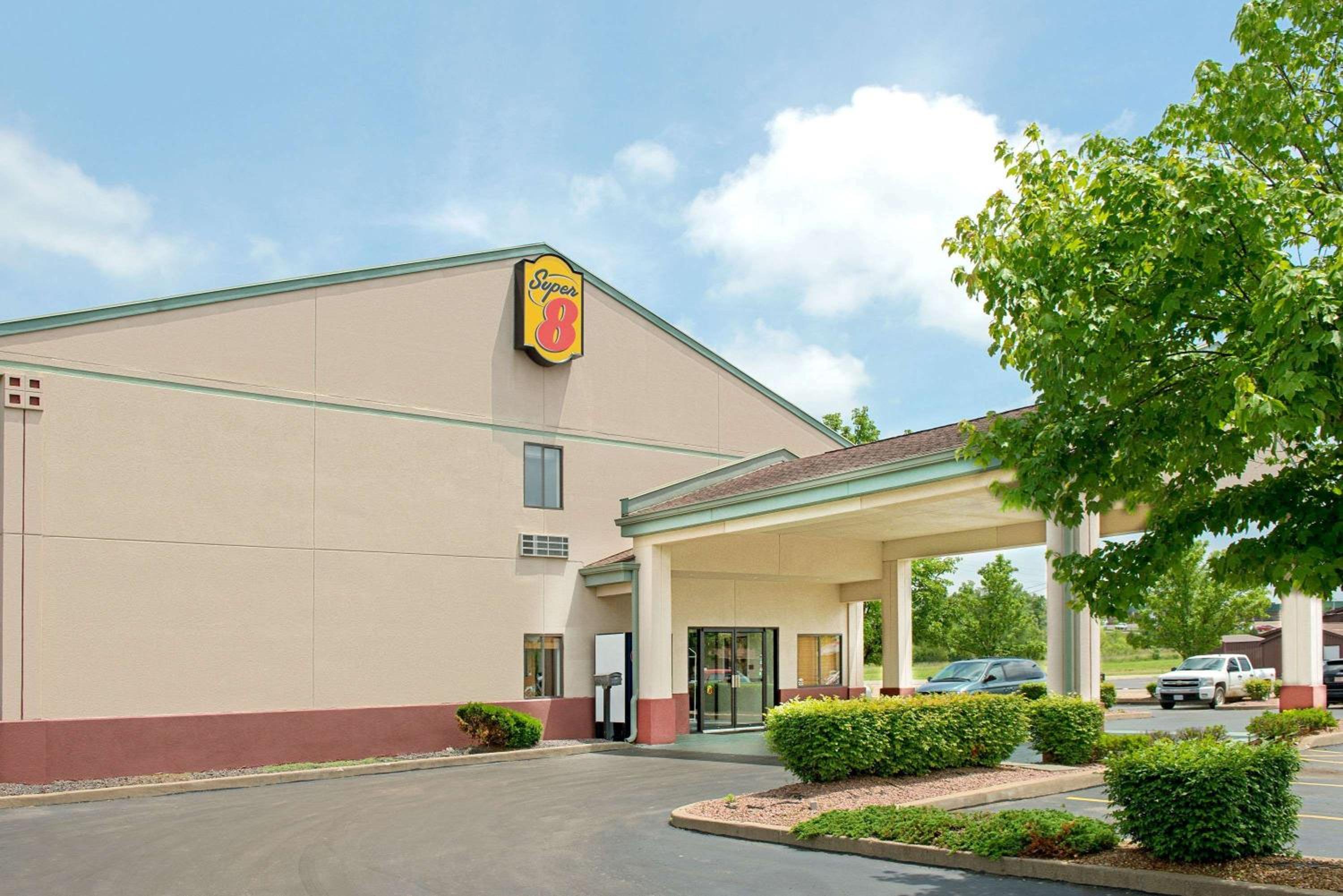 Super 8 by Wyndham Bonne Terre view 2
