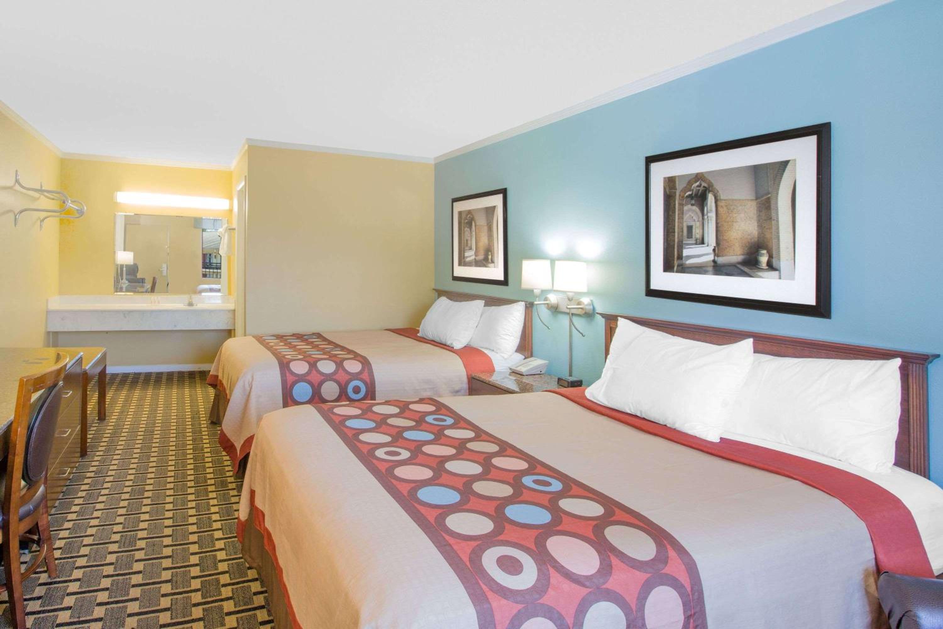 Super 8 by Wyndham Jasper view 5