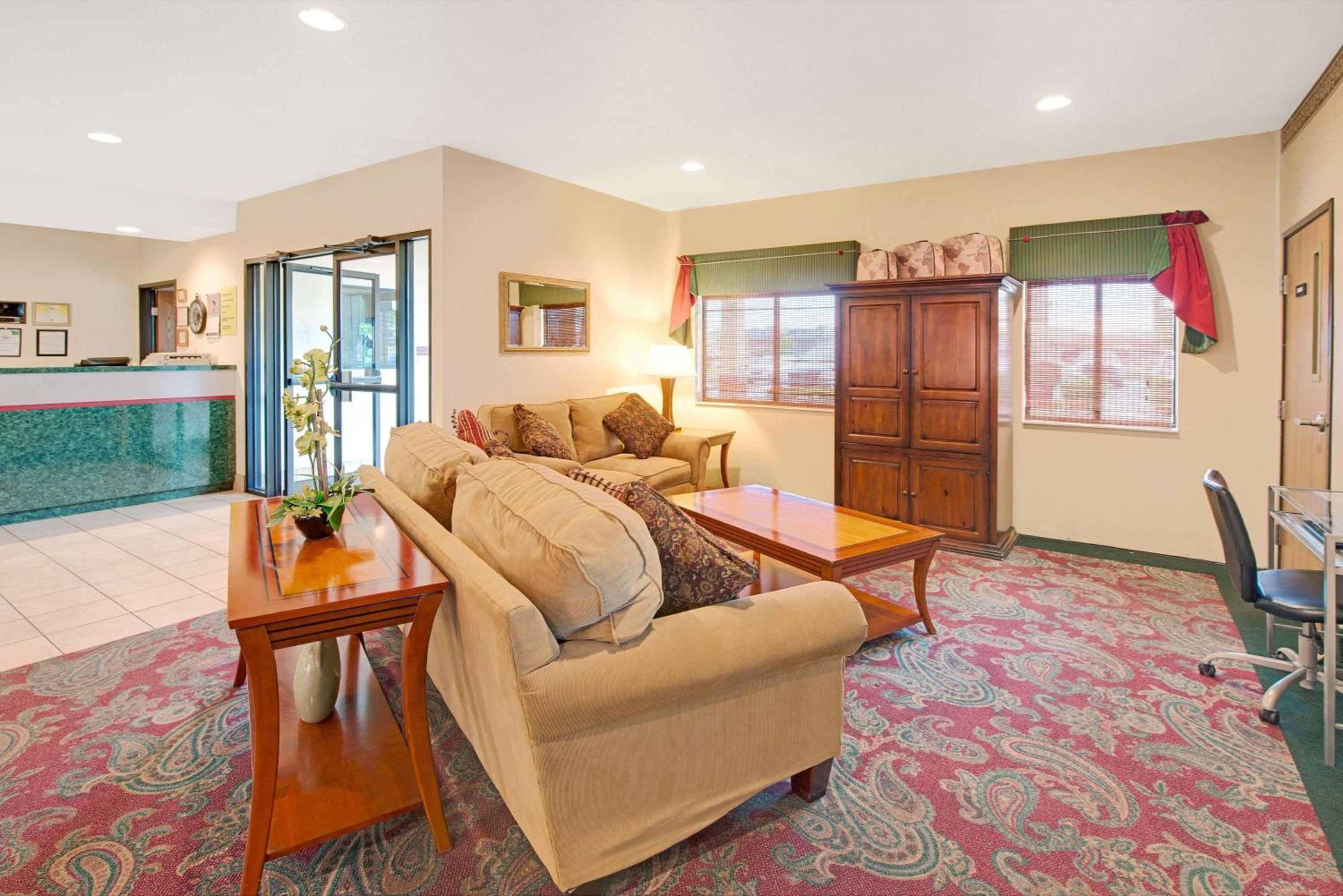 Super 8 by Wyndham Bonne Terre view 3