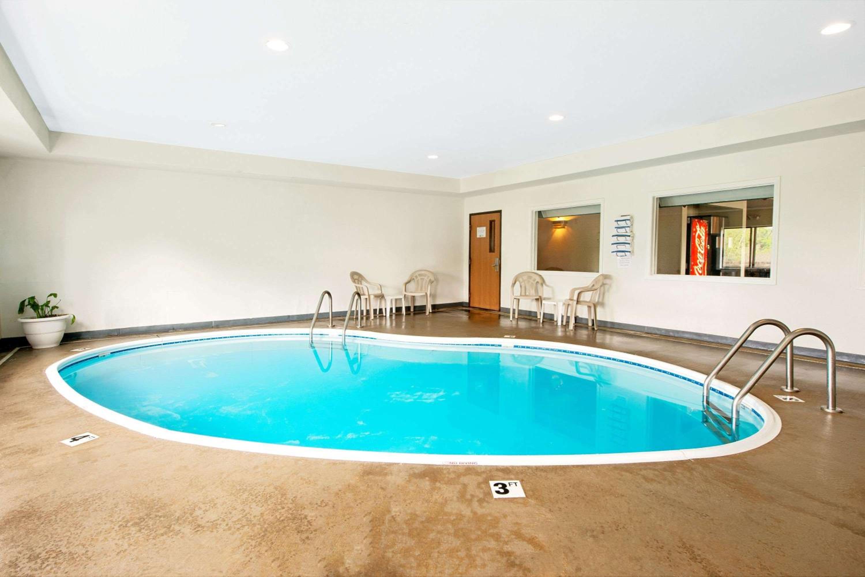 Super 8 by Wyndham Bonne Terre view 5