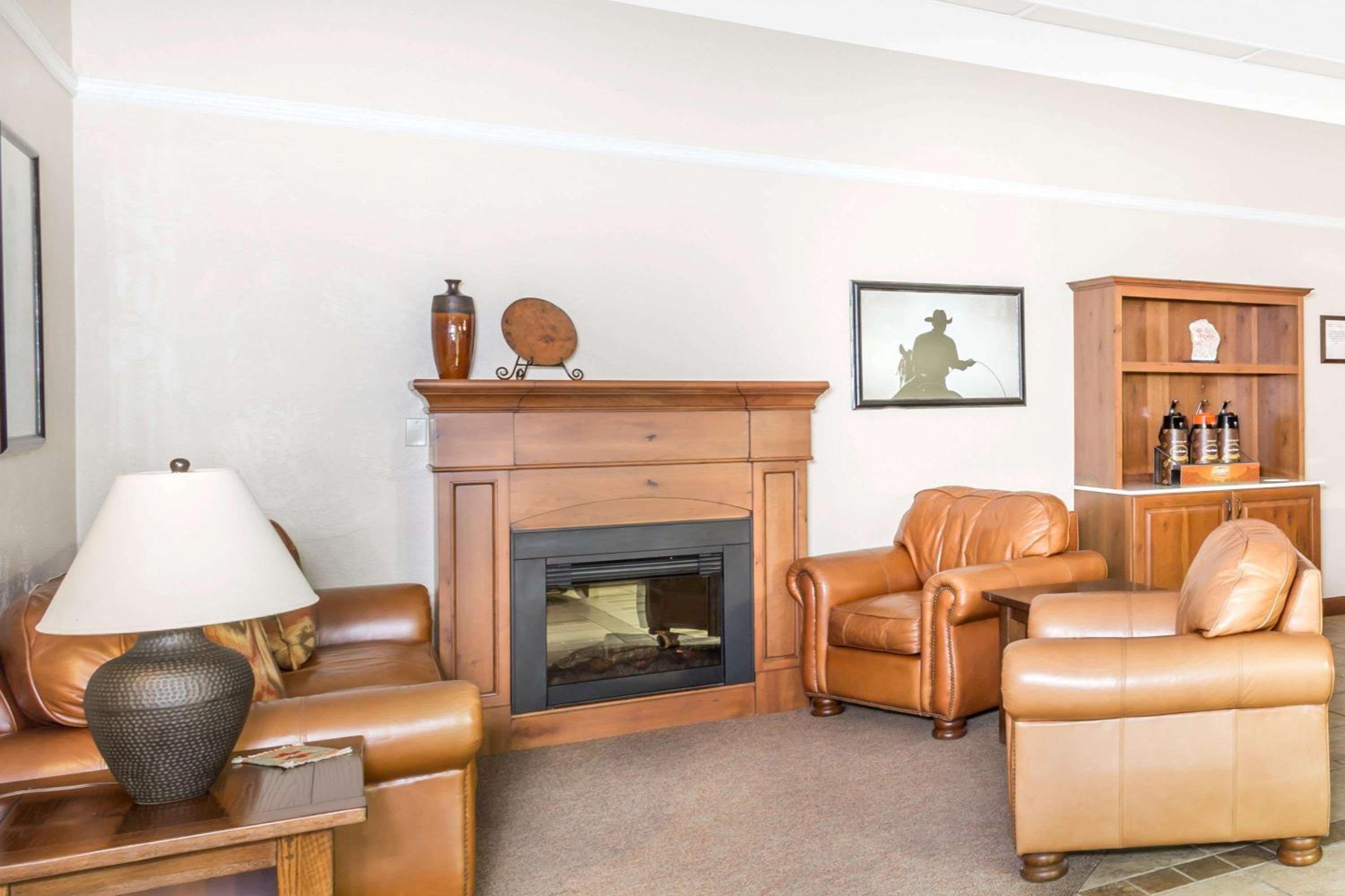 Richfield Vacations - Super 8 by Wyndham Salina/Scenic Hills Area - Property Image 2