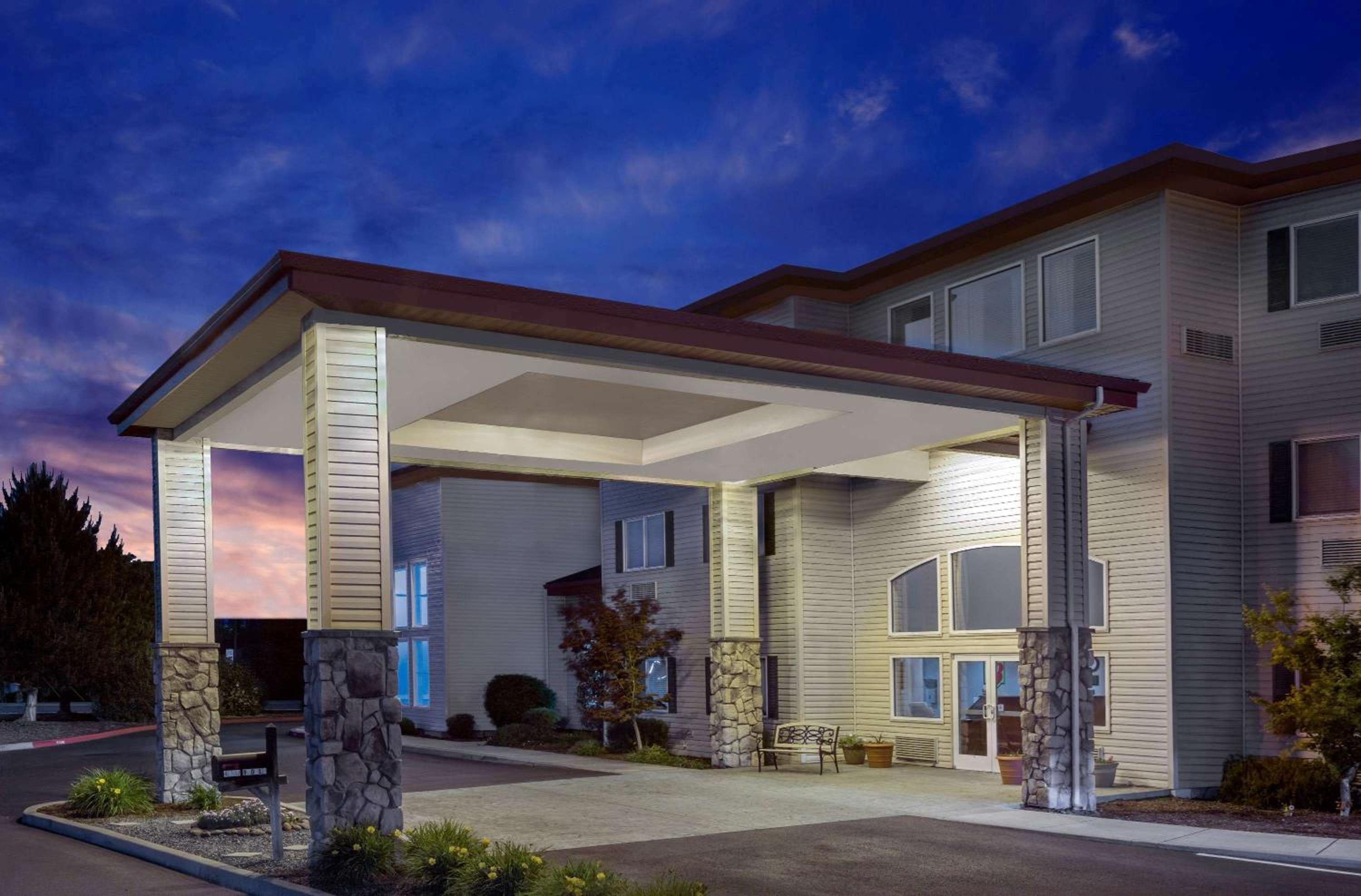 Super 8 by Wyndham Central Pt Medford - Property Image 29