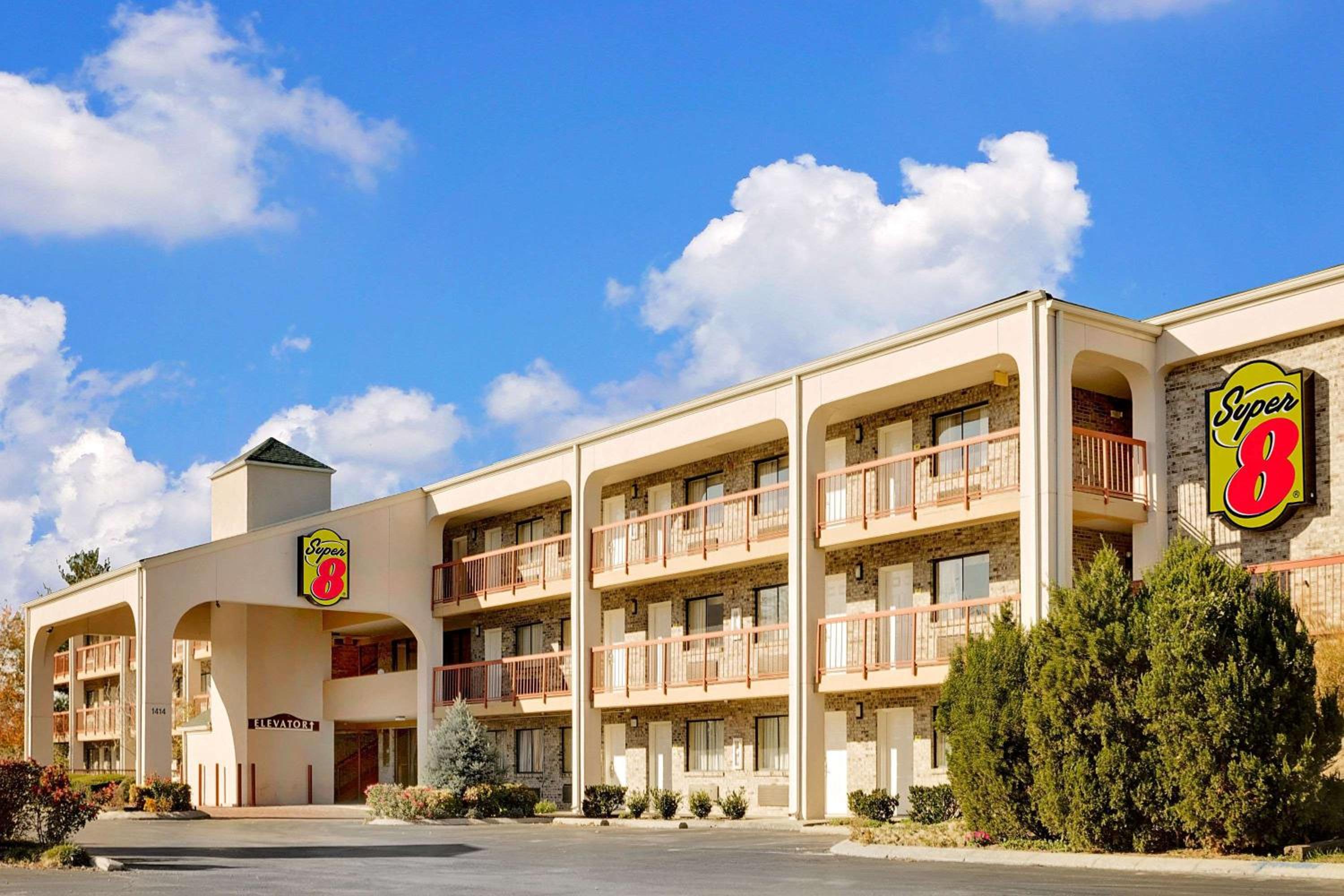 Super 8 by Wyndham Hermitage Nashville - Property Image 1