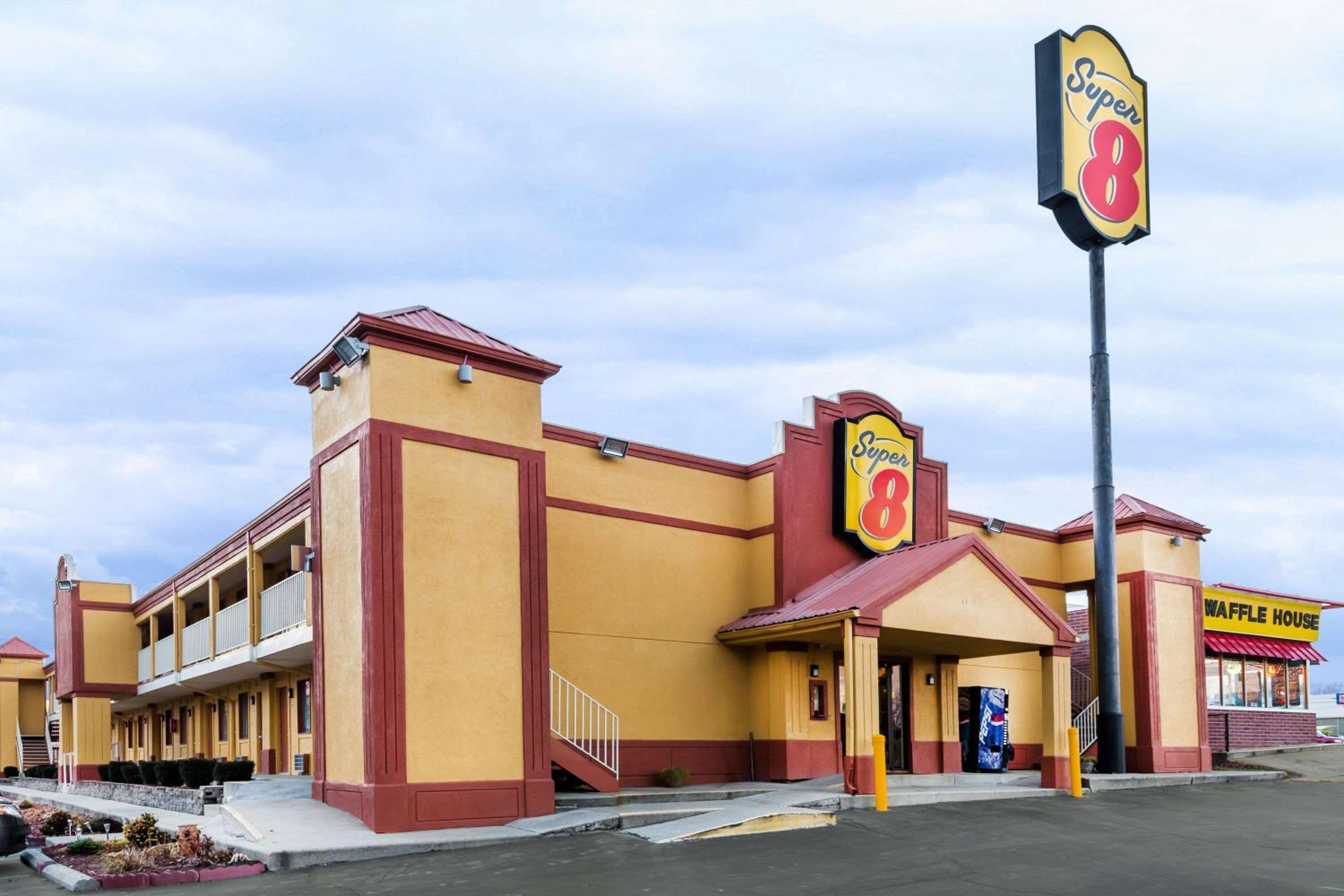 Super 8 by Wyndham Indianapolis-Southport Rd view 3