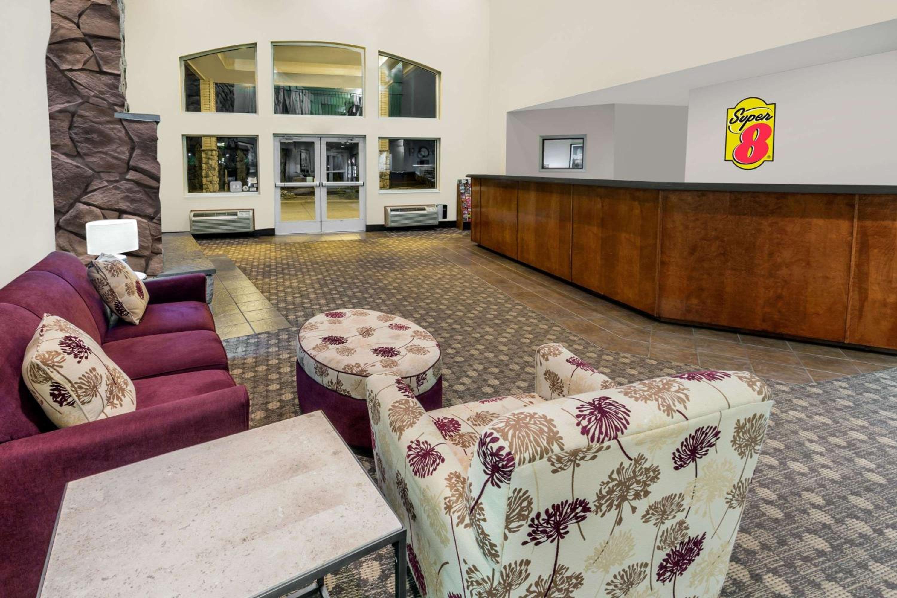 Super 8 by Wyndham Central Pt Medford - Property Image 28