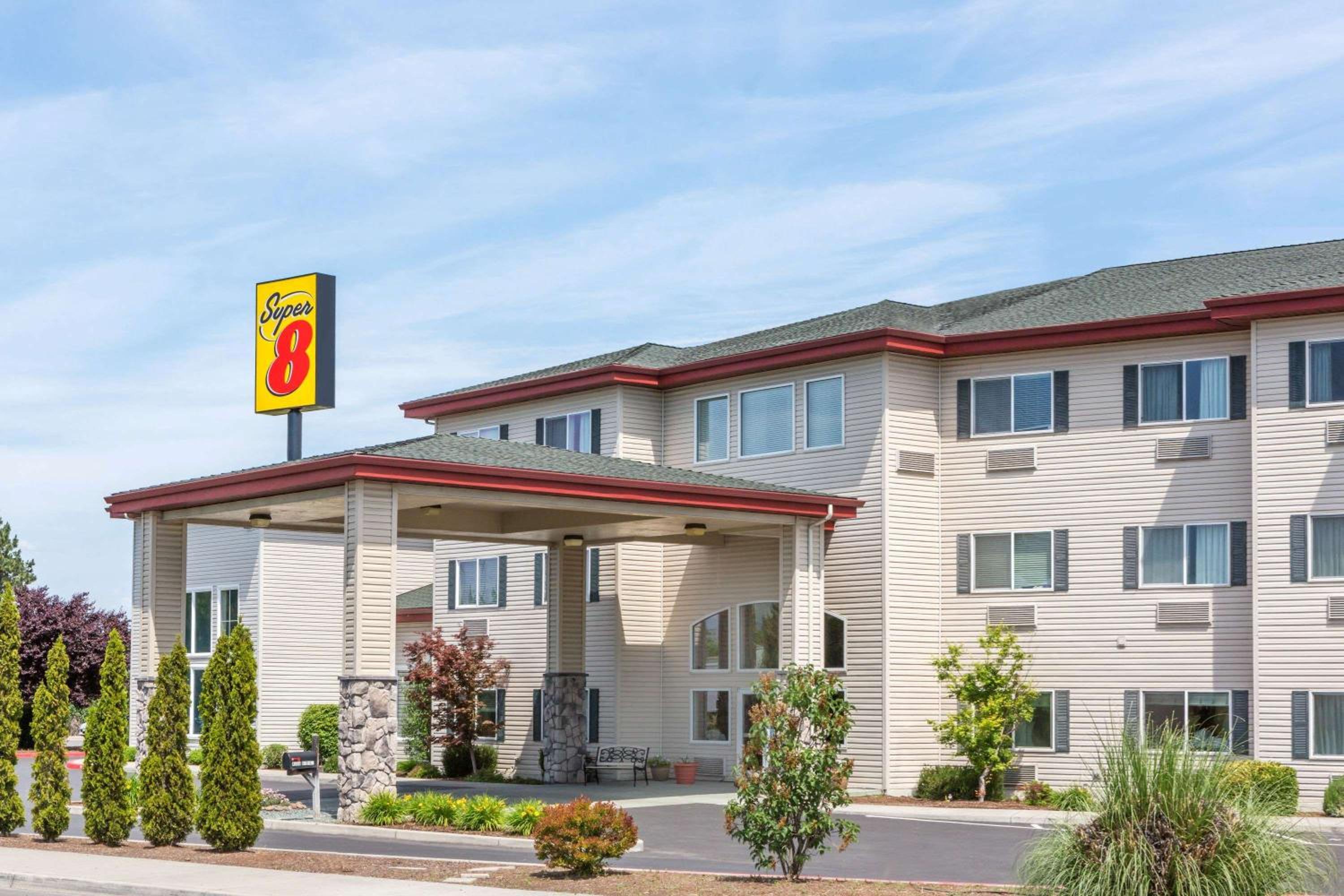 Super 8 by Wyndham Central Pt Medford - Property Image 16