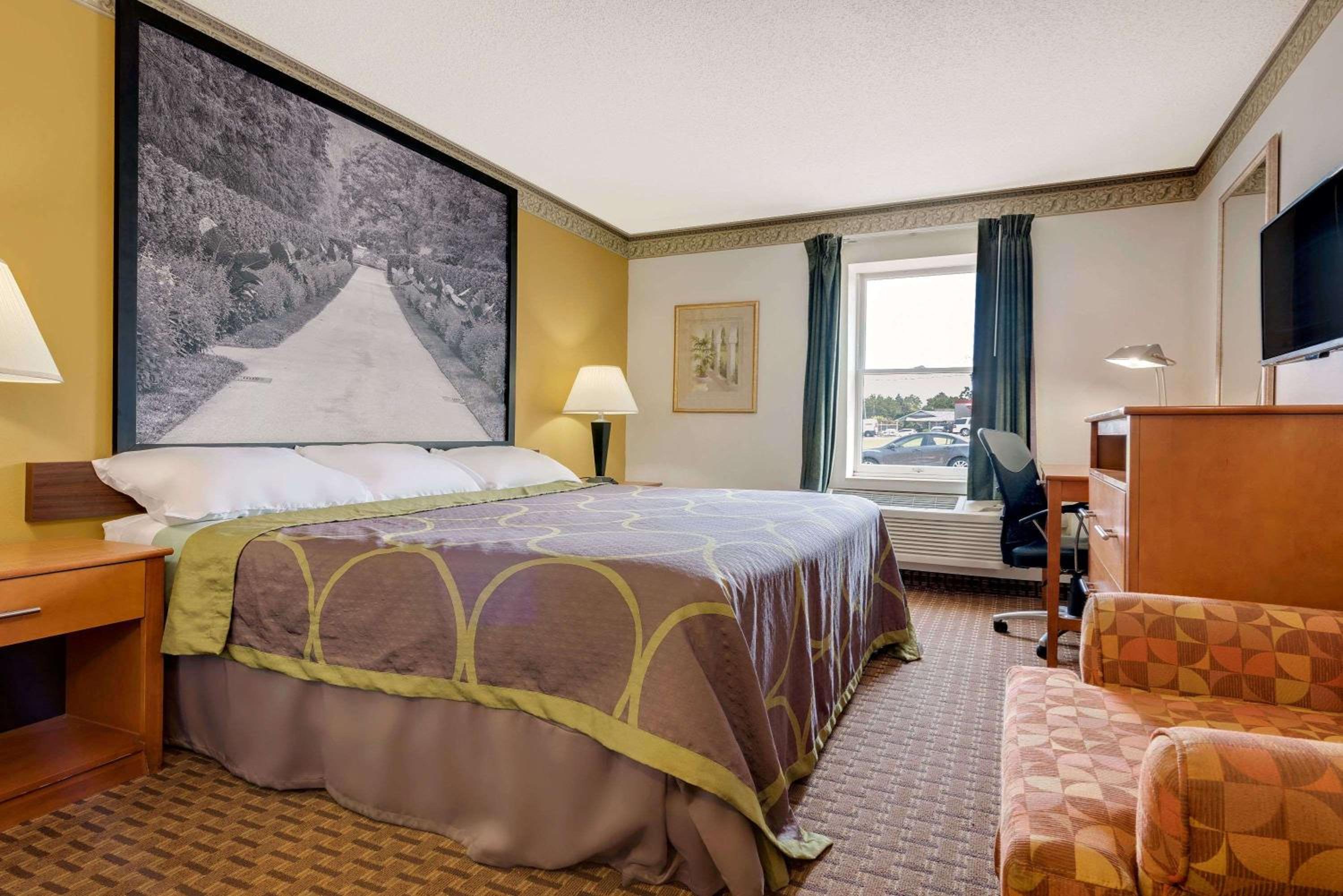 Super 8 by Wyndham Allentown view 4