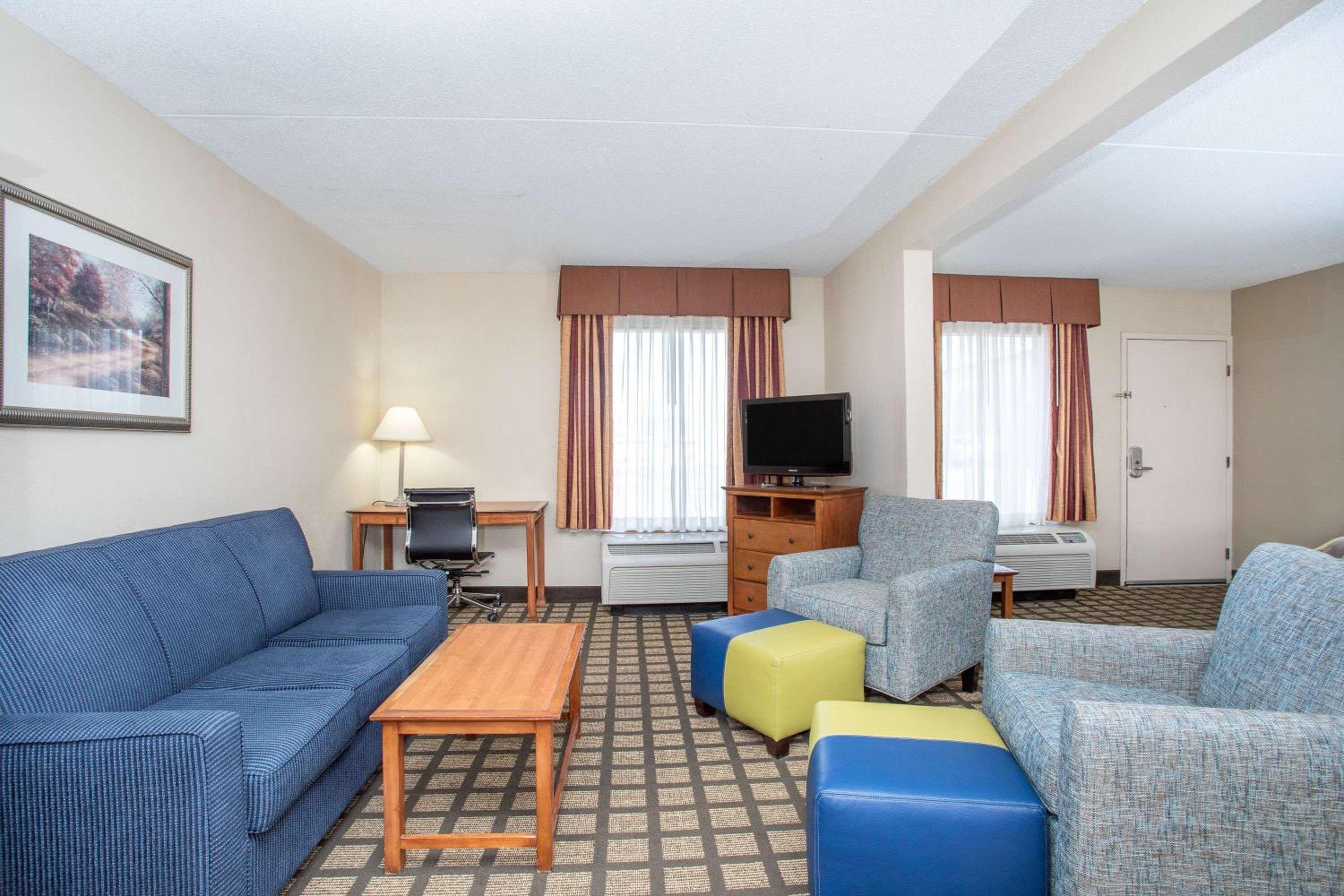 Hays Vacations - Baymont by Wyndham Hays - Property Image 5