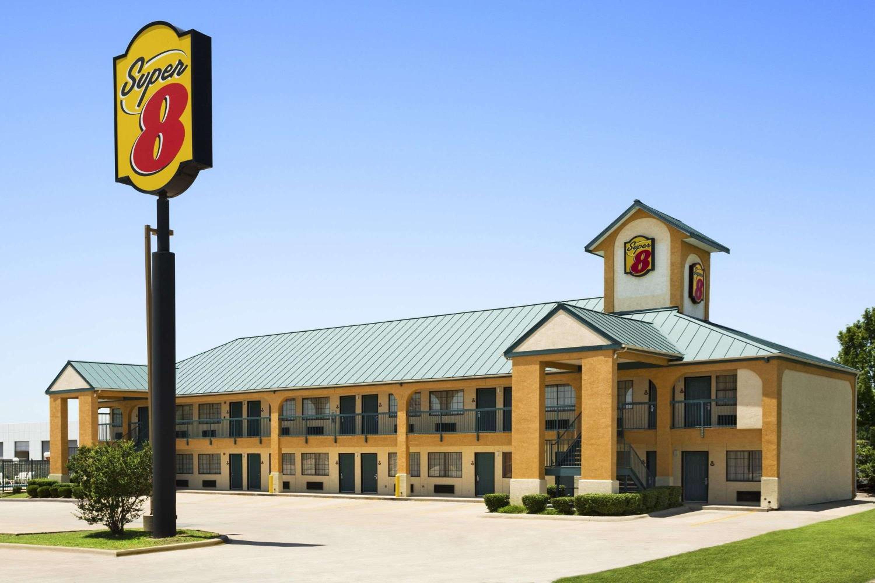 Hotel Super 8 by Wyndham Grand Prairie Southwest