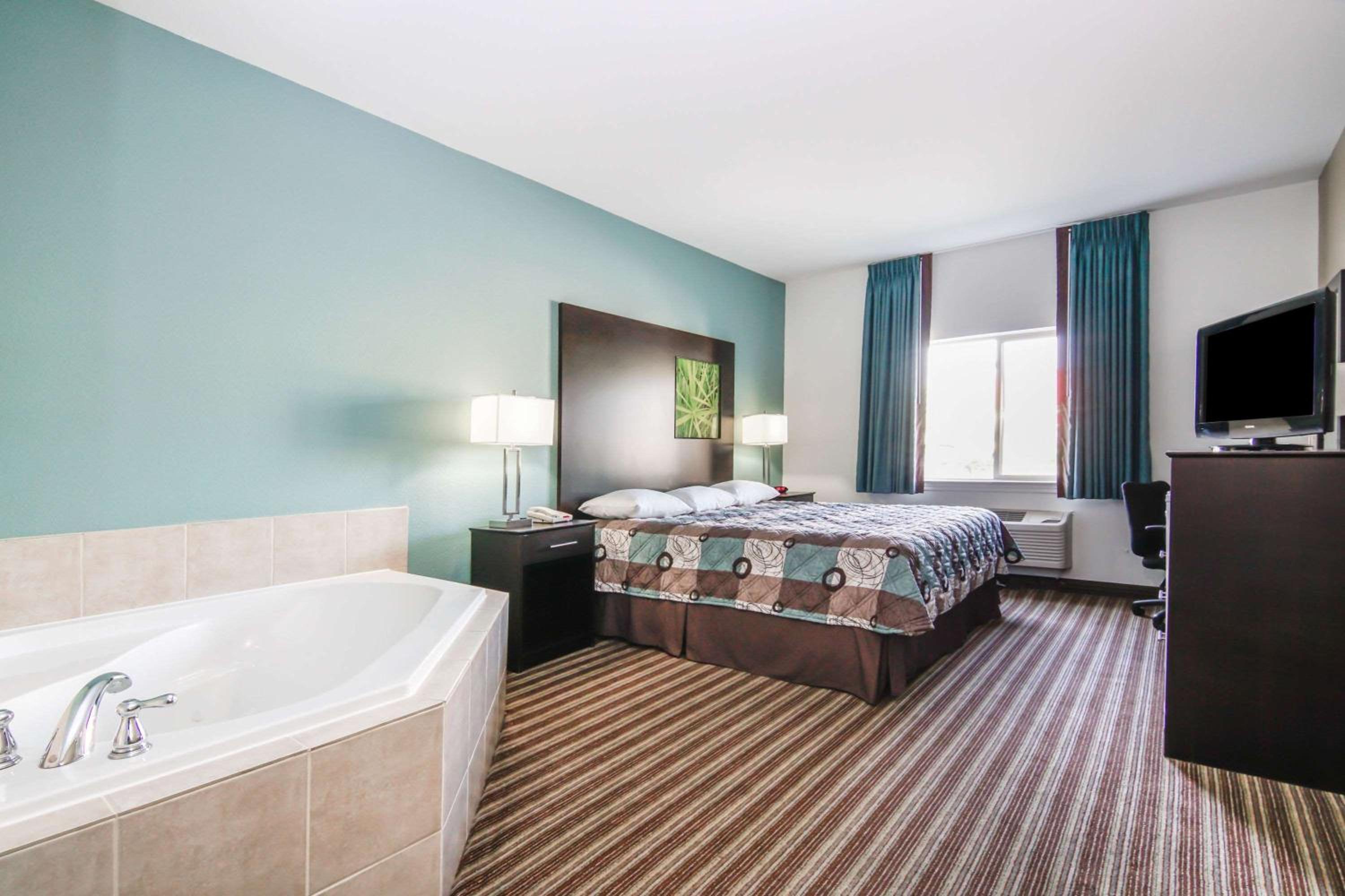Brenham Vacations - Super 8 by Wyndham Brenham TX - Property Image 15