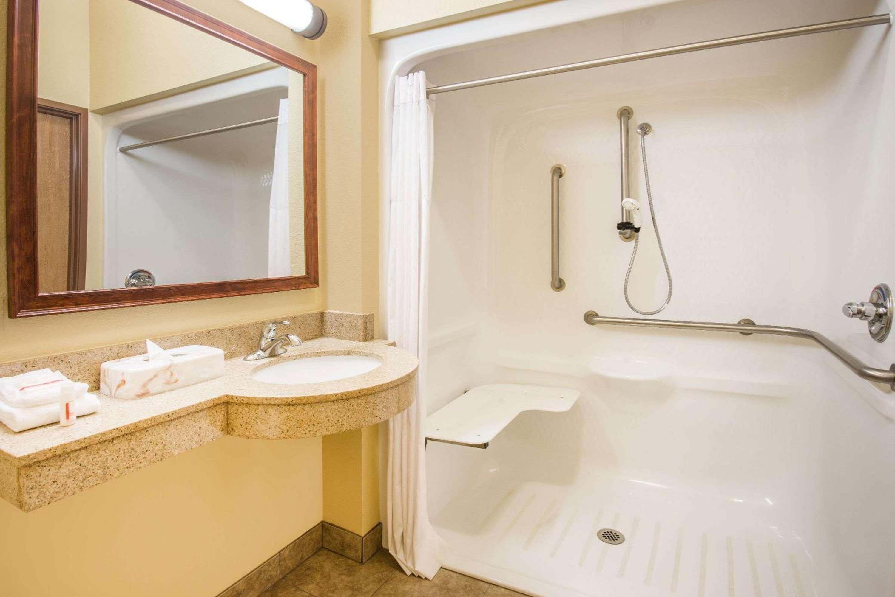 Days Inn by Wyndham Ellis - Property Image 45