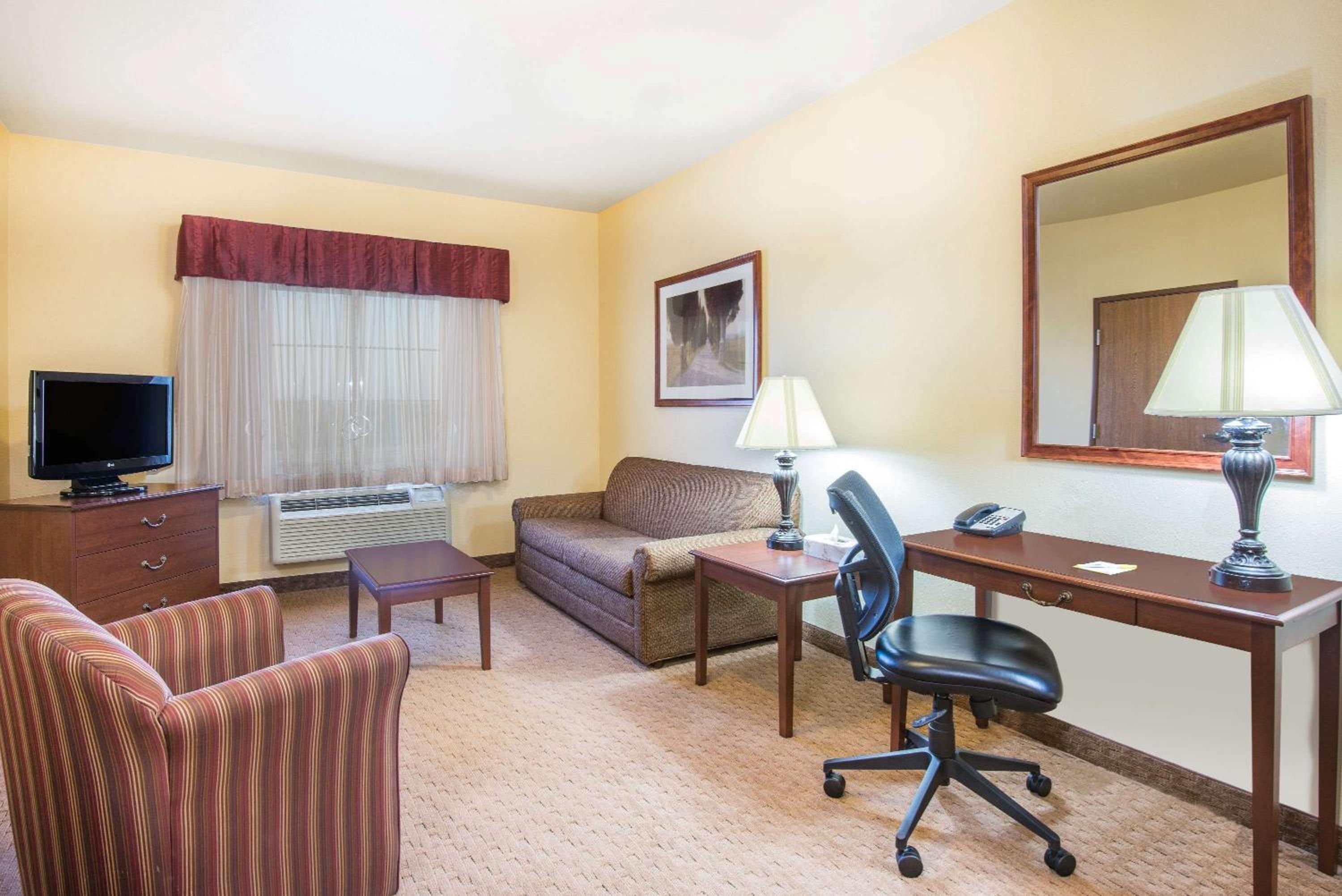 Days Inn by Wyndham Ellis - Property Image 30