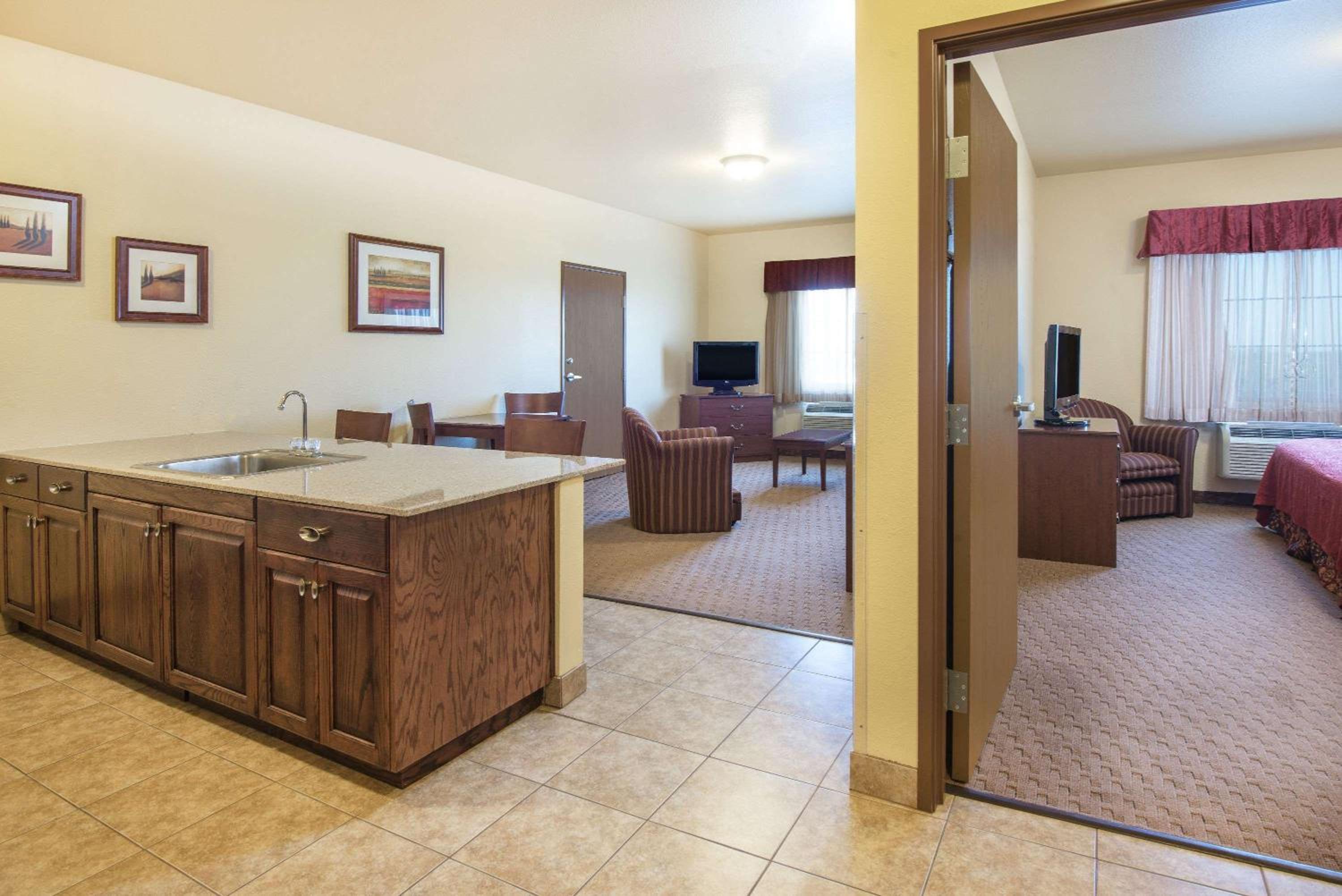 Days Inn by Wyndham Ellis - Property Image 34