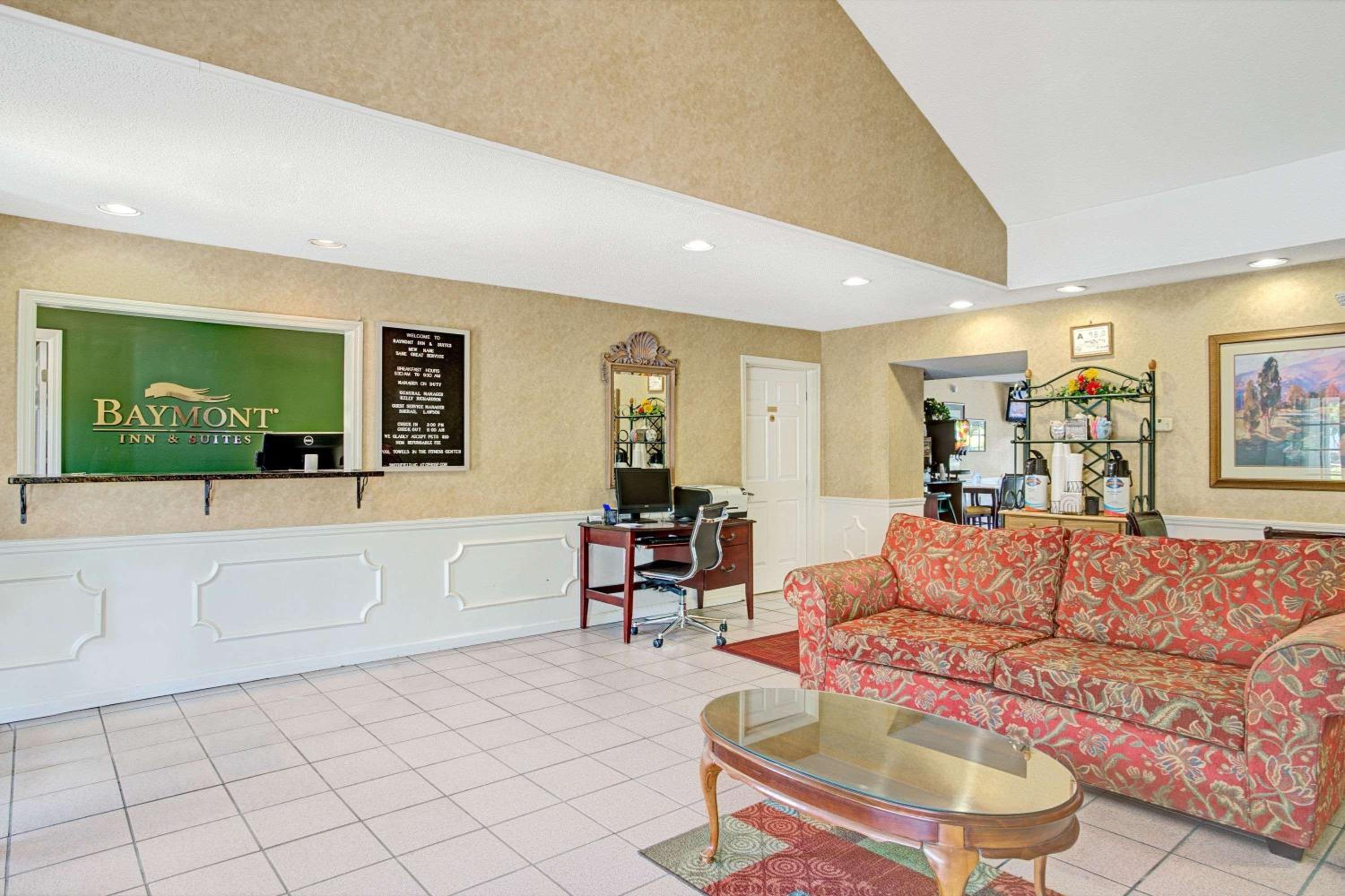 Baymont by Wyndham Smithfield view 3