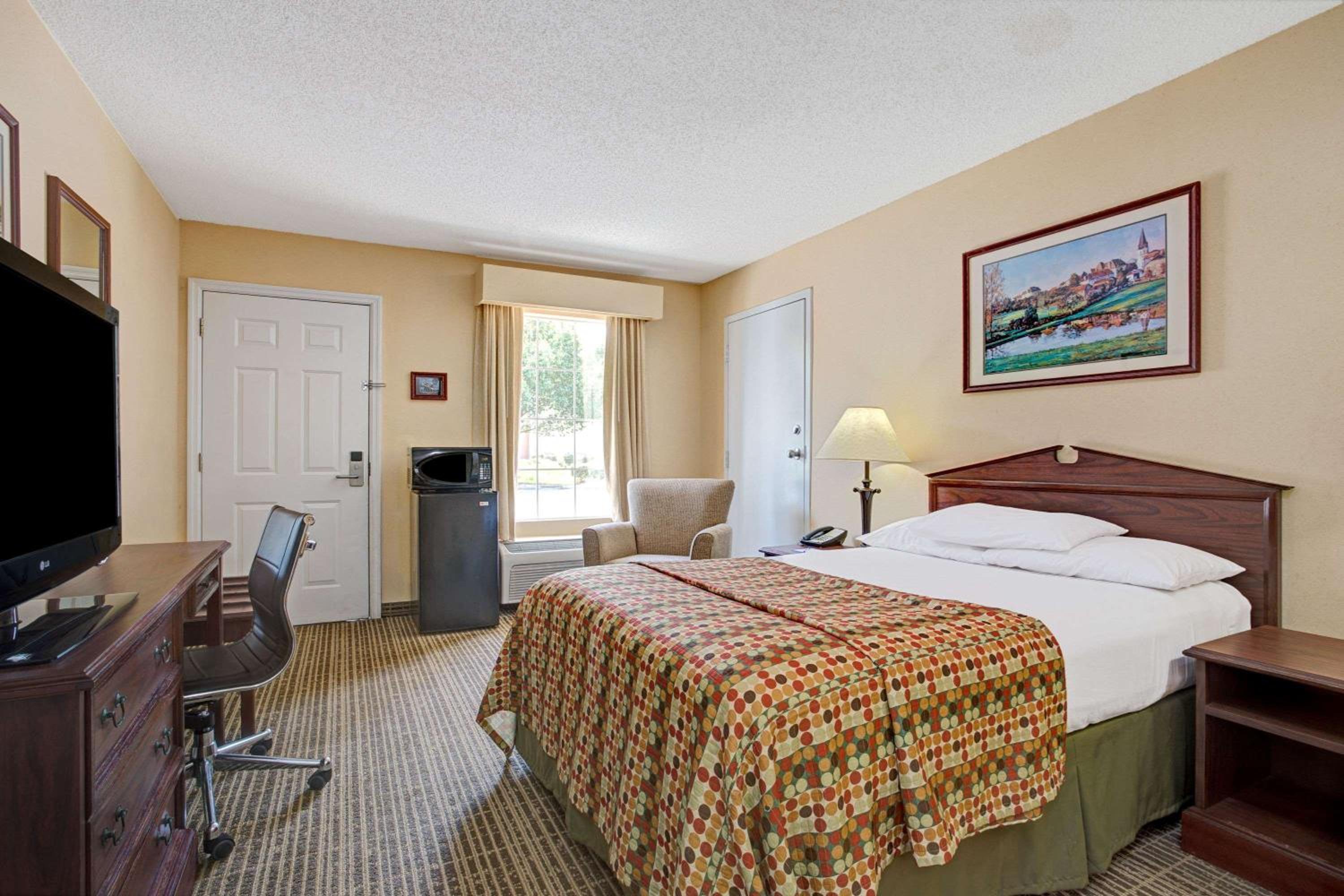 Baymont by Wyndham Smithfield view 5