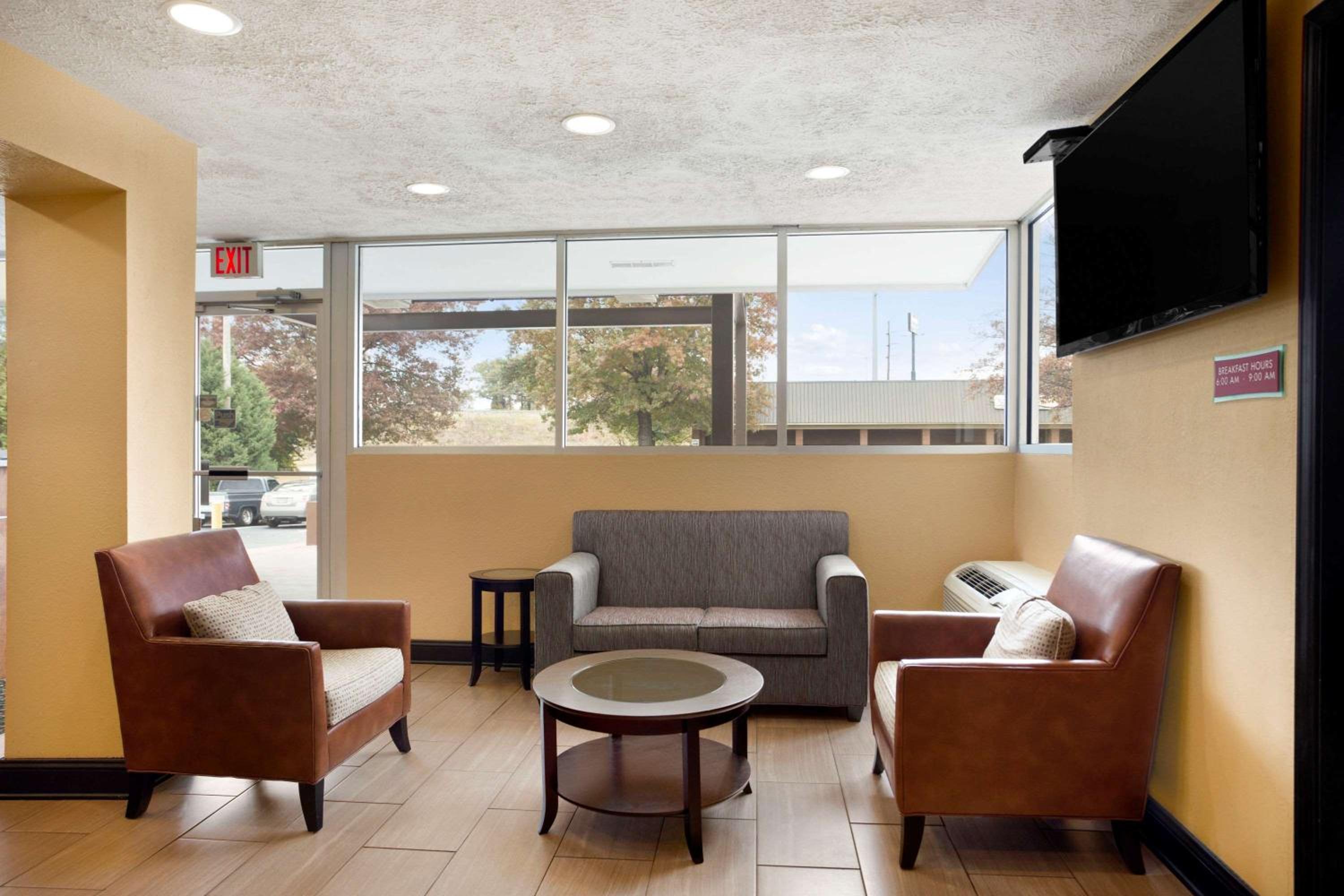 Super 8 by Wyndham Jackson view 3