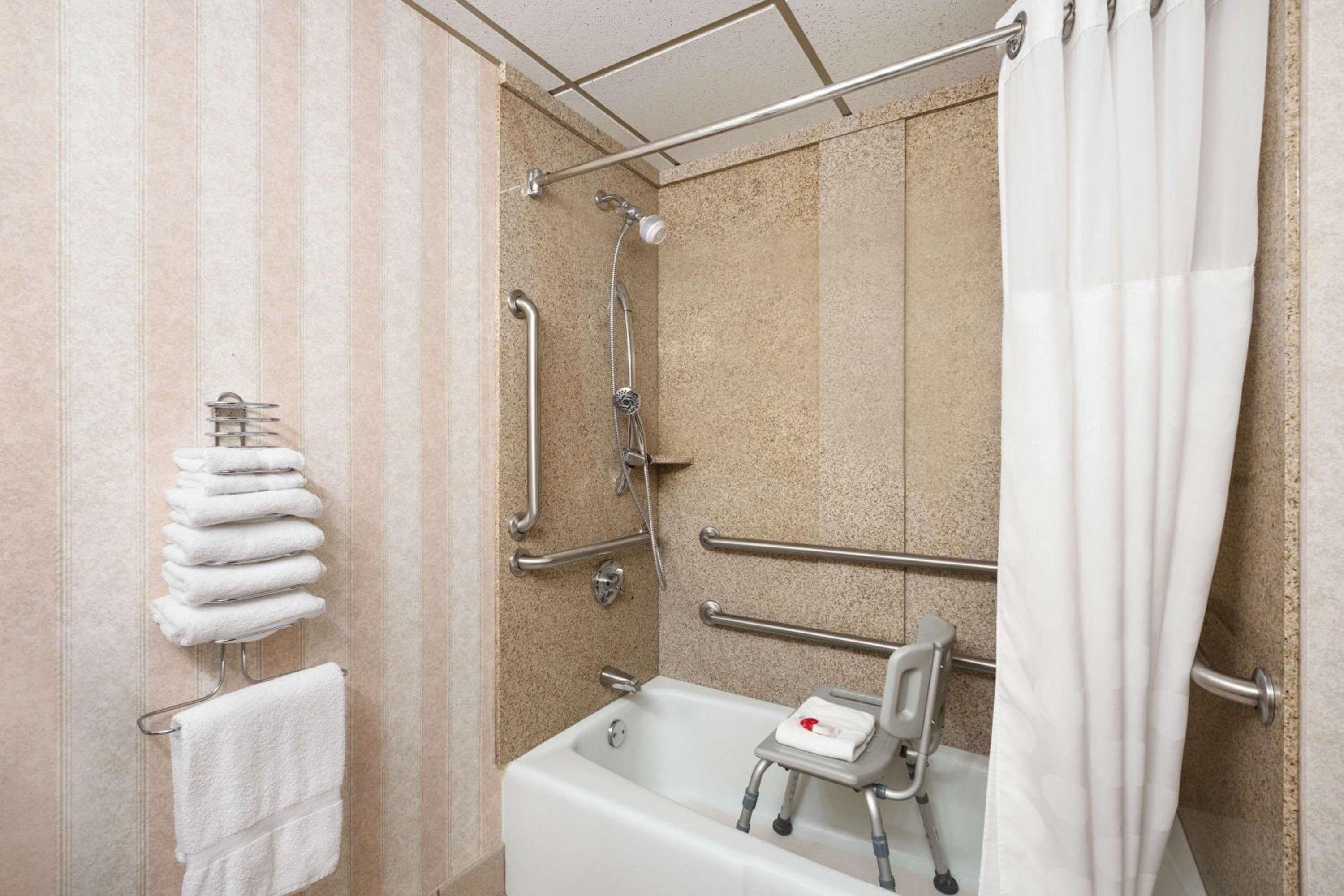 Bismarck Vacations - Ramada by Wyndham Bismarck - Property Image 4