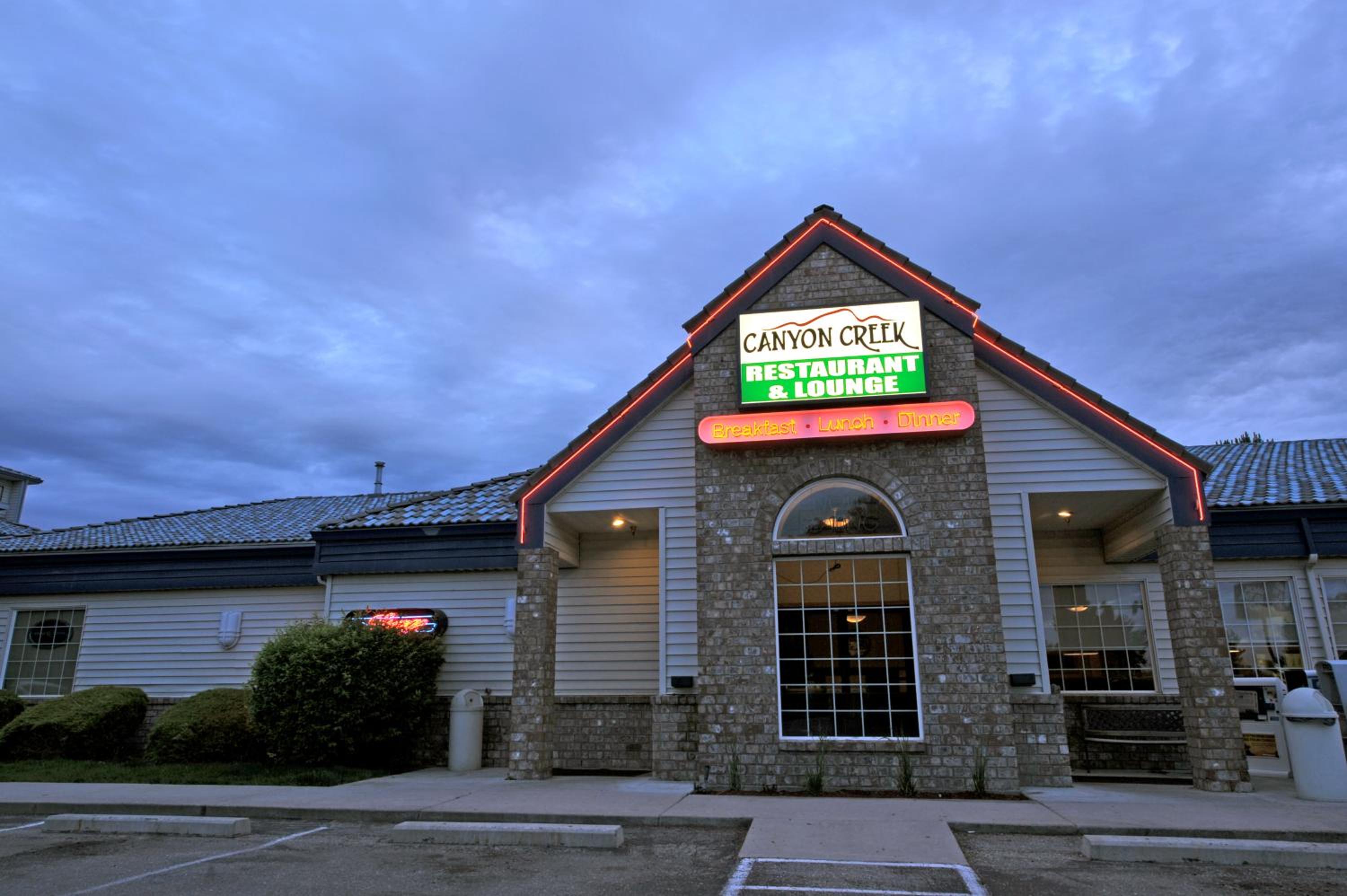 Boise Vacations - Shilo Inn Suites Hotel - Nampa Suites - Property Image 3