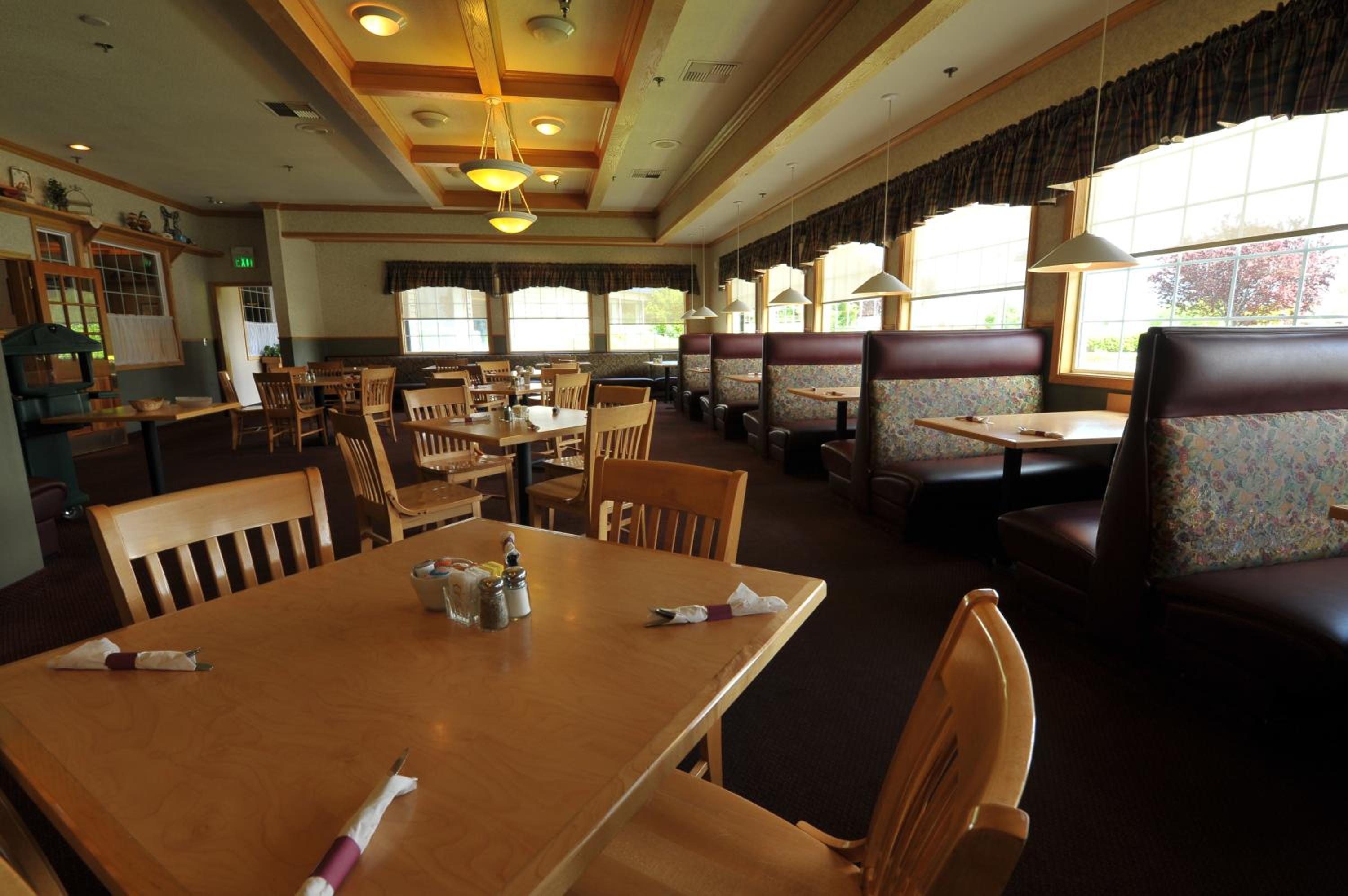 Shilo Inn Suites Hotel - Nampa Suites - Property Image 5