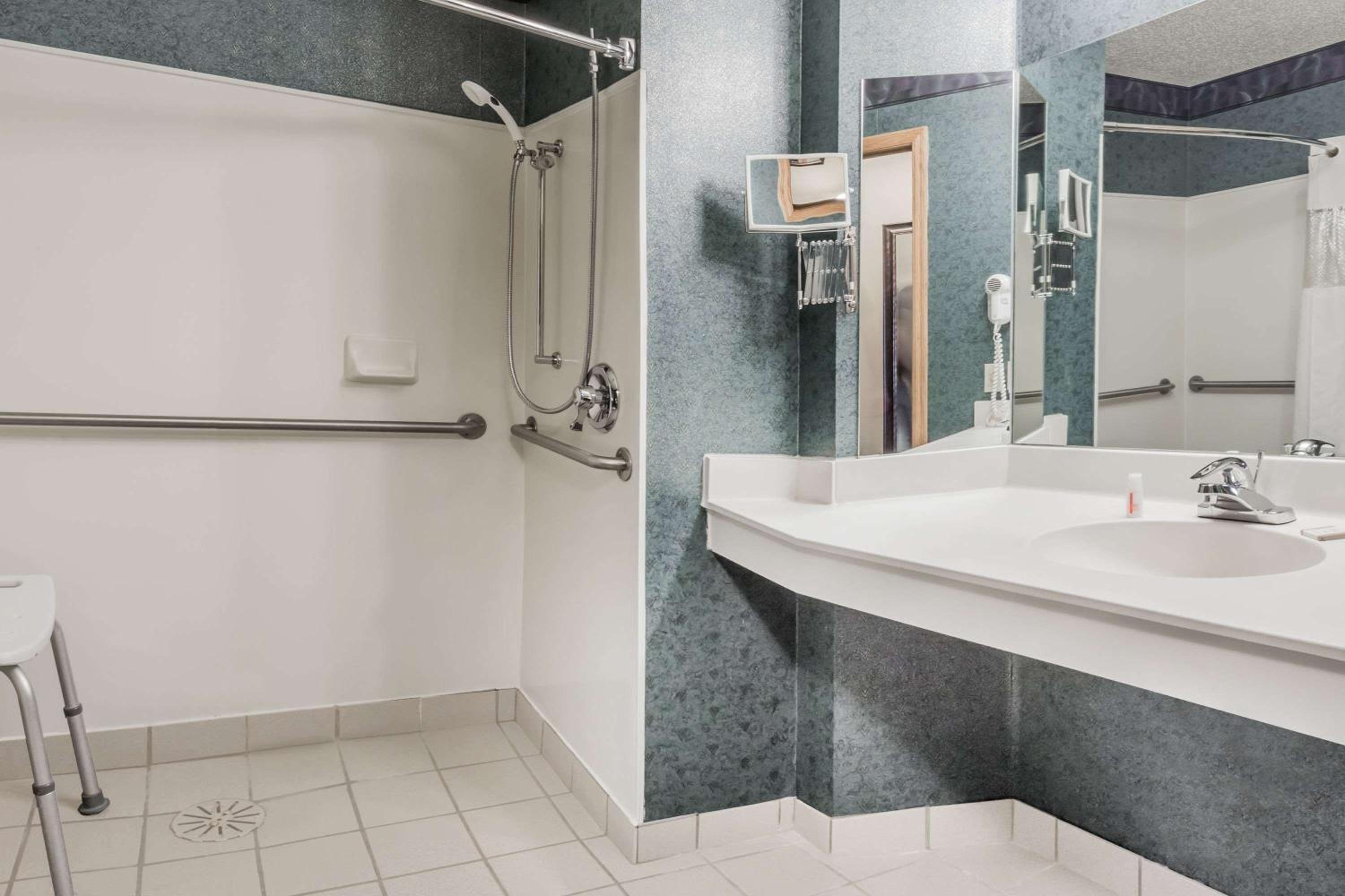 Baymont by Wyndham Mequon Milwaukee Area - Property Image 8