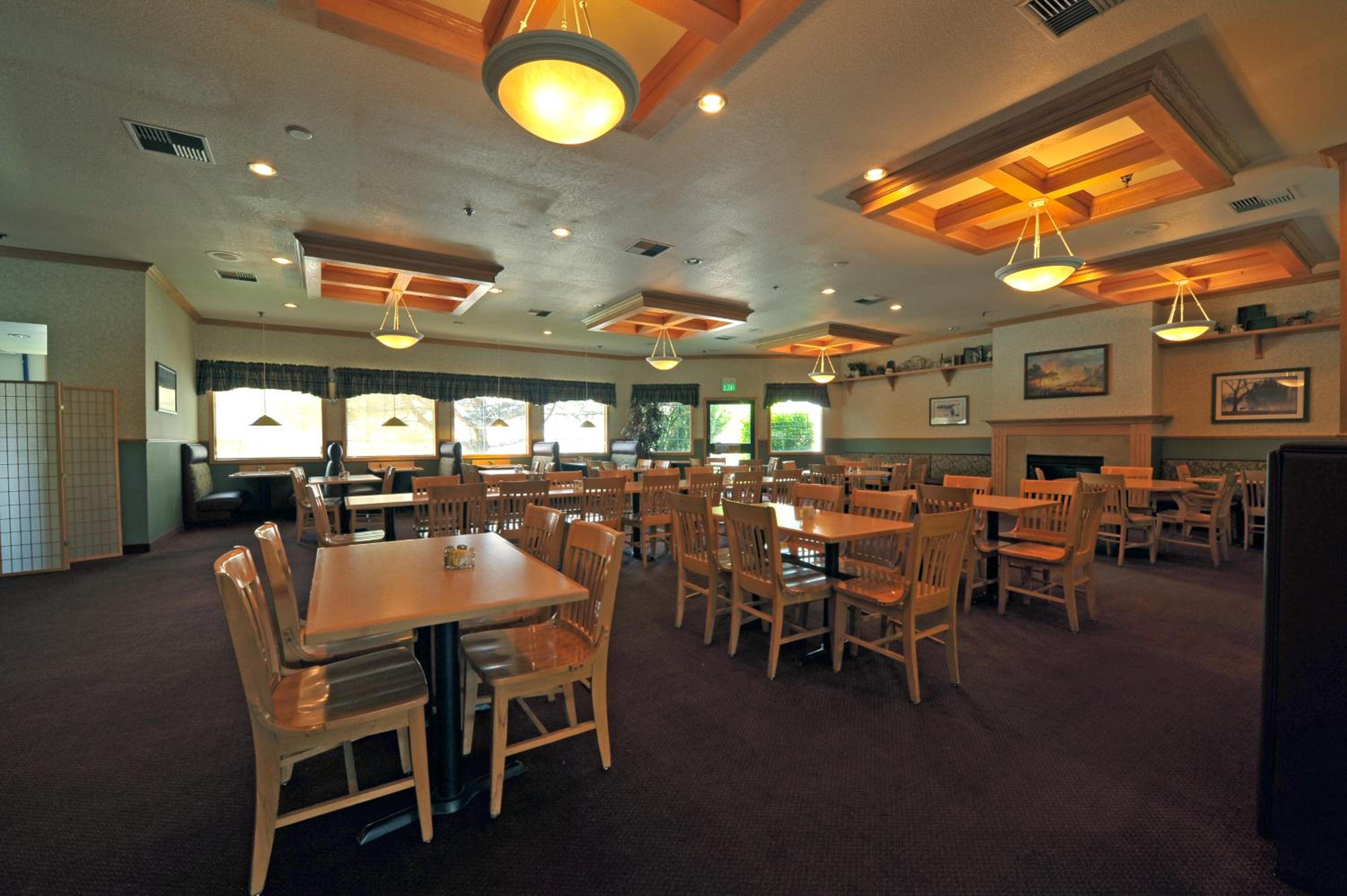 Shilo Inn Suites Hotel - Nampa Suites - Property Image 7
