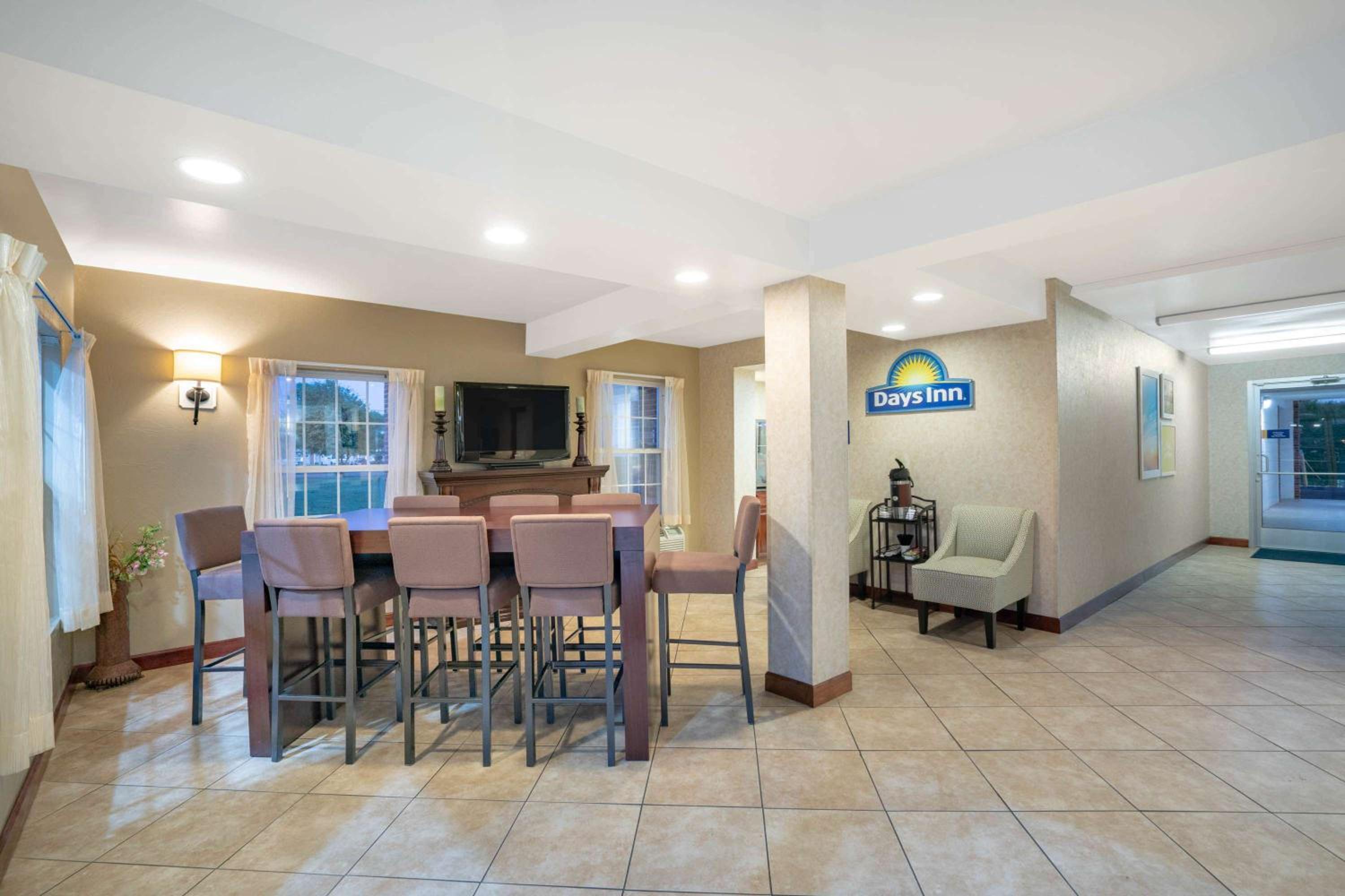 Cave City Vacations - Days Inn by Wyndham Cave City - Property Image 3