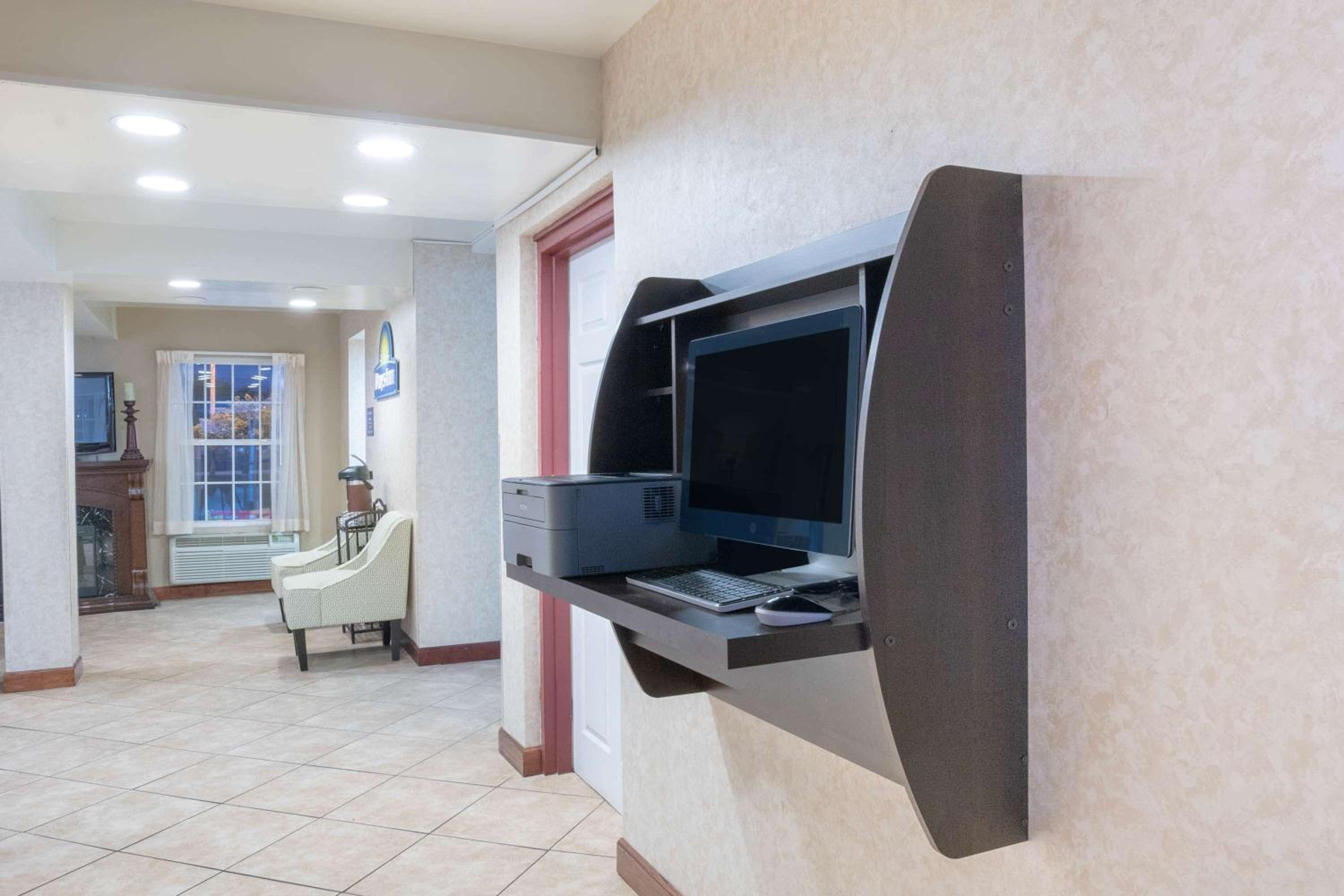 Cave City Vacations - Days Inn by Wyndham Cave City - Property Image 3