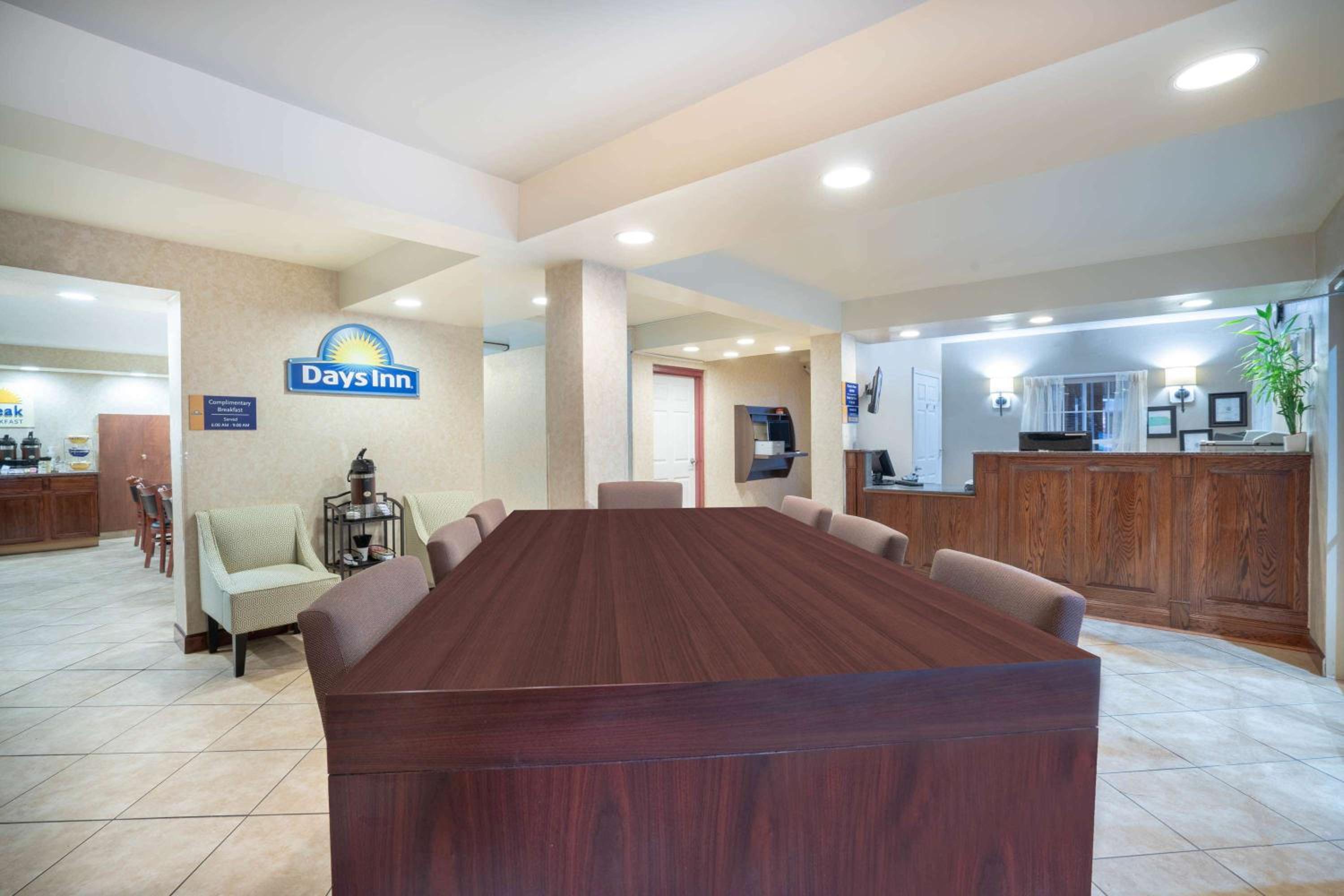 Cave City Vacations - Days Inn by Wyndham Cave City - Property Image 4