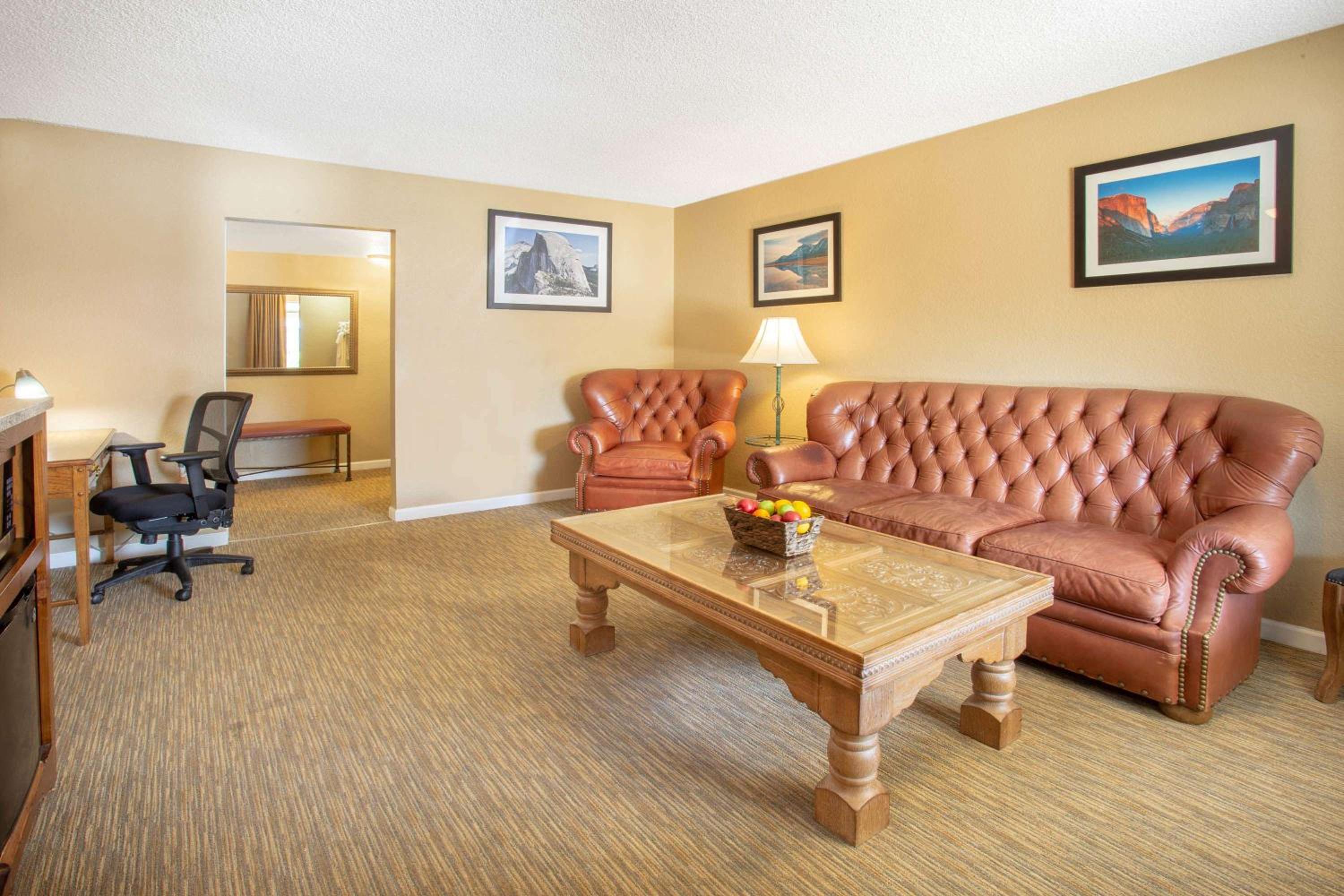 Travelodge by Wyndham Hawthorne