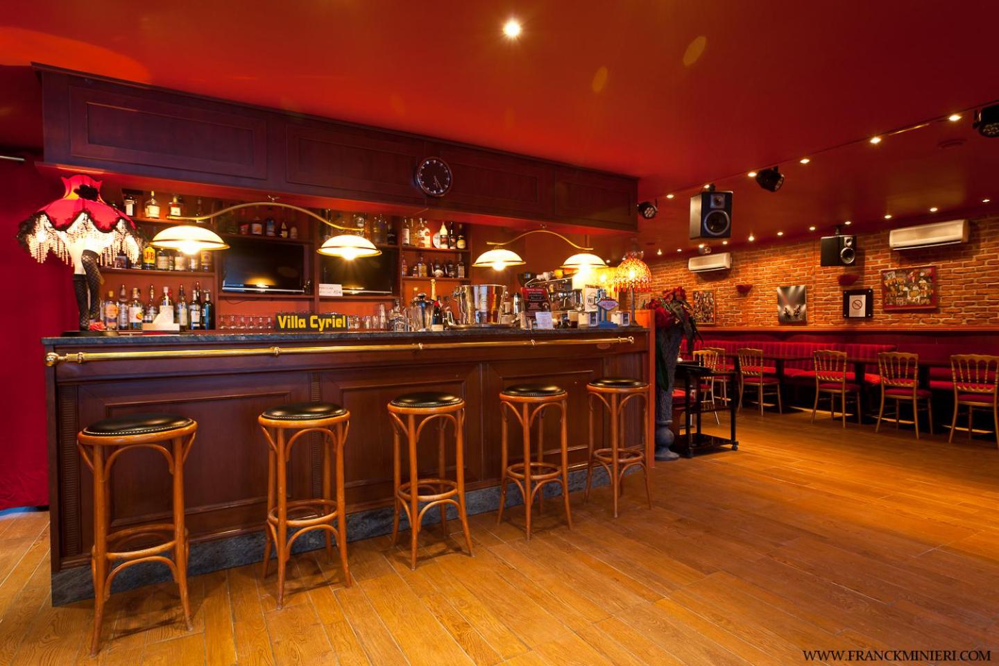 bar