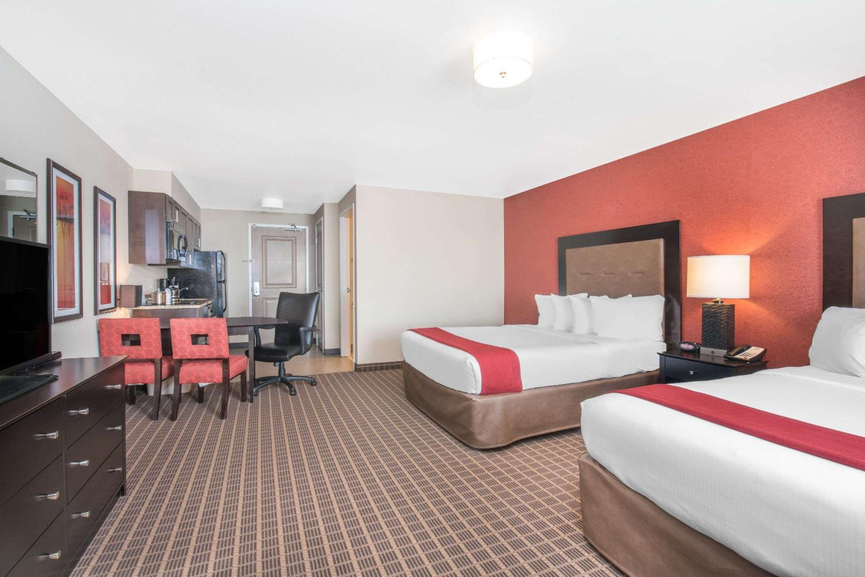 Hawthorn Extended Stay by Wyndham Dickinson