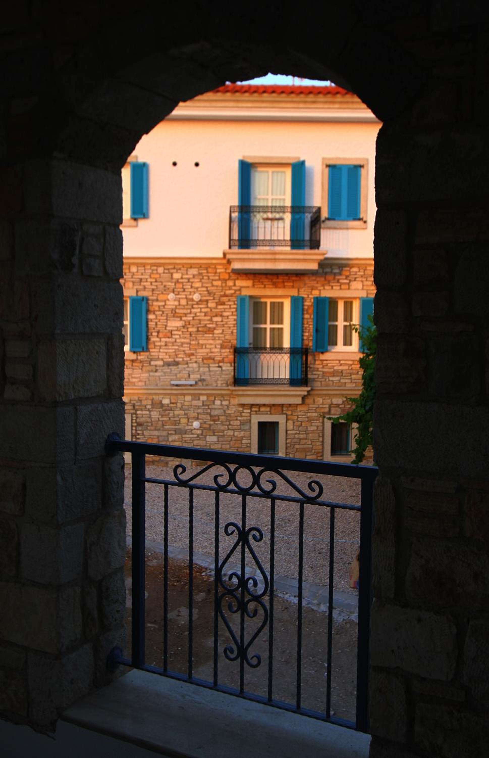 Çeşme Kale Taş Apart