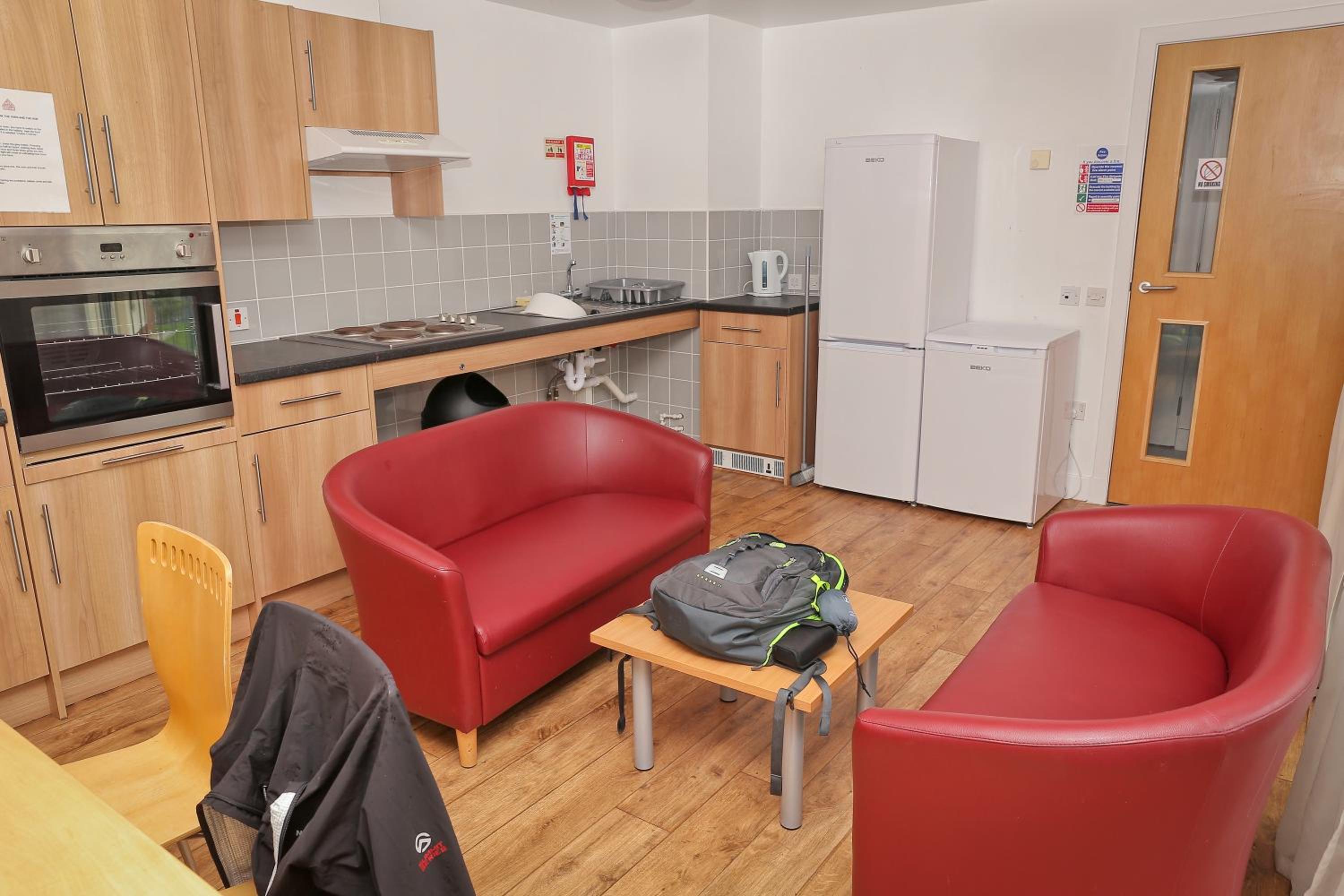 Perth Youth Hostel and Apartments