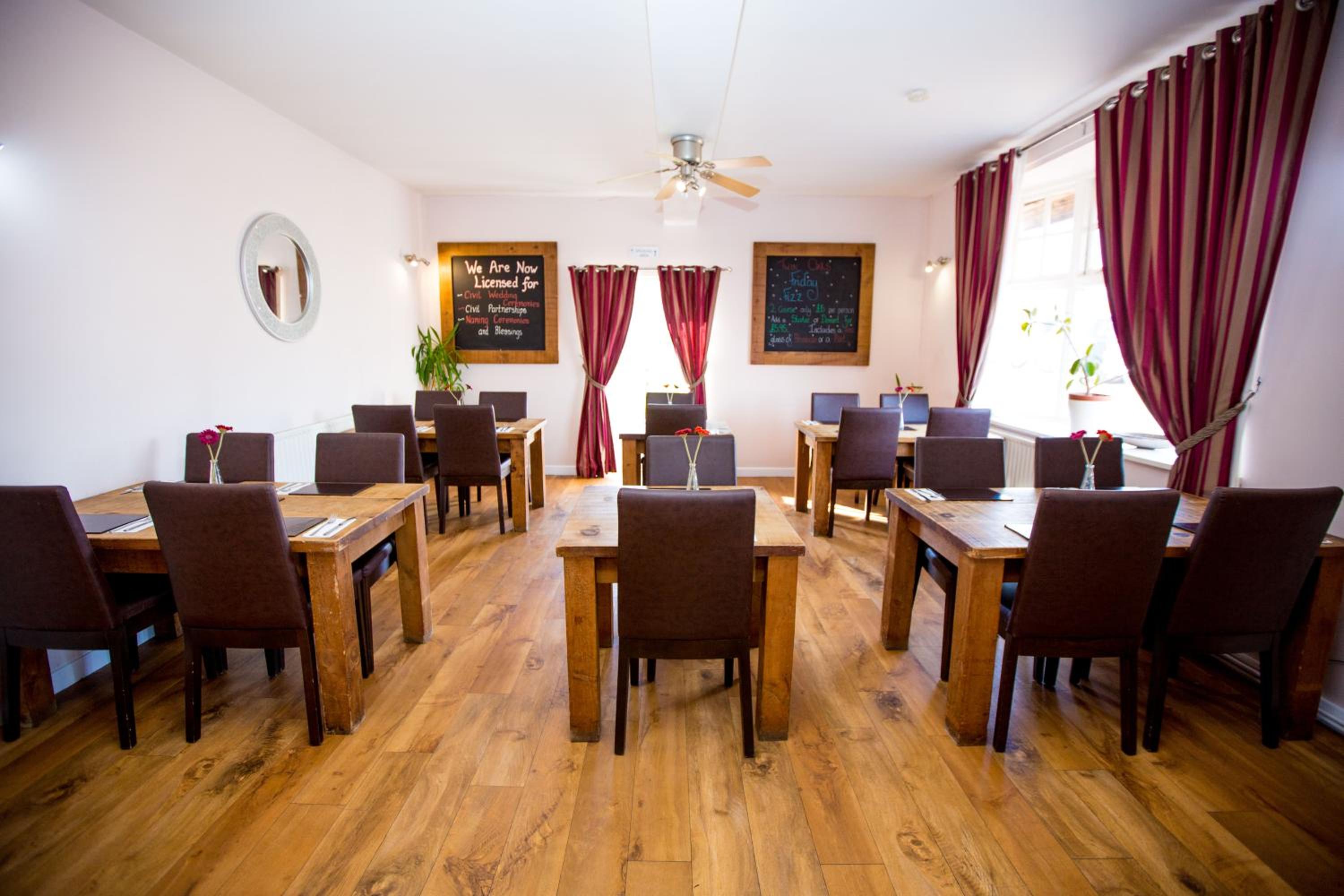 Chesterfield Vacations - Twin Oaks Hotel - Property Image 5