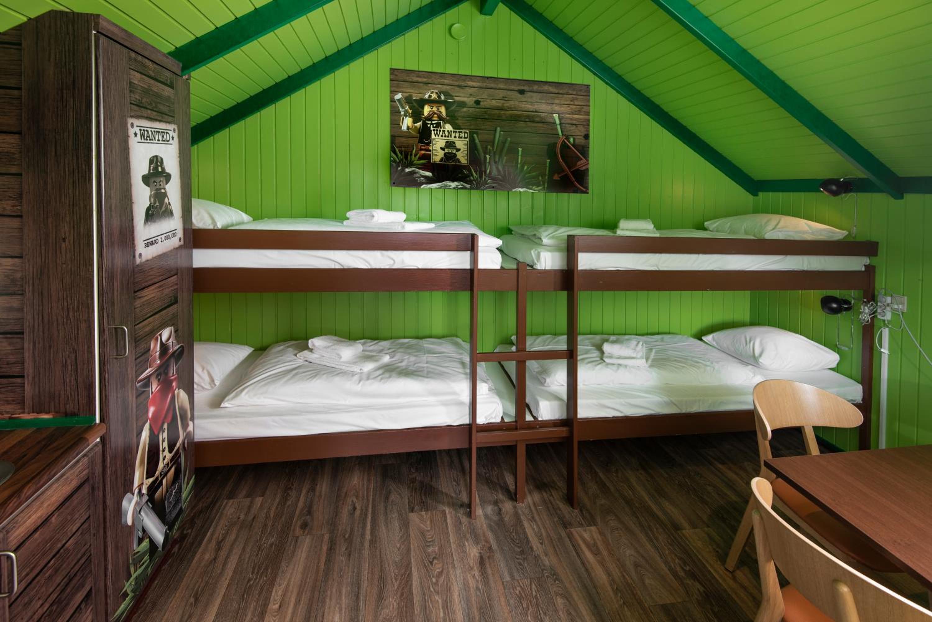 LEGOLAND Wilderness Barrels & Cabins