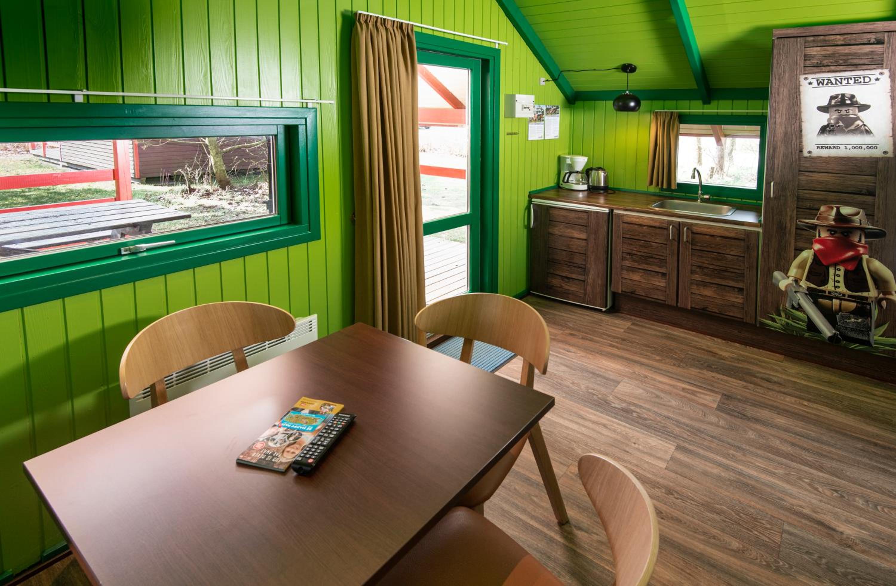 LEGOLAND Wilderness Barrels & Cabins