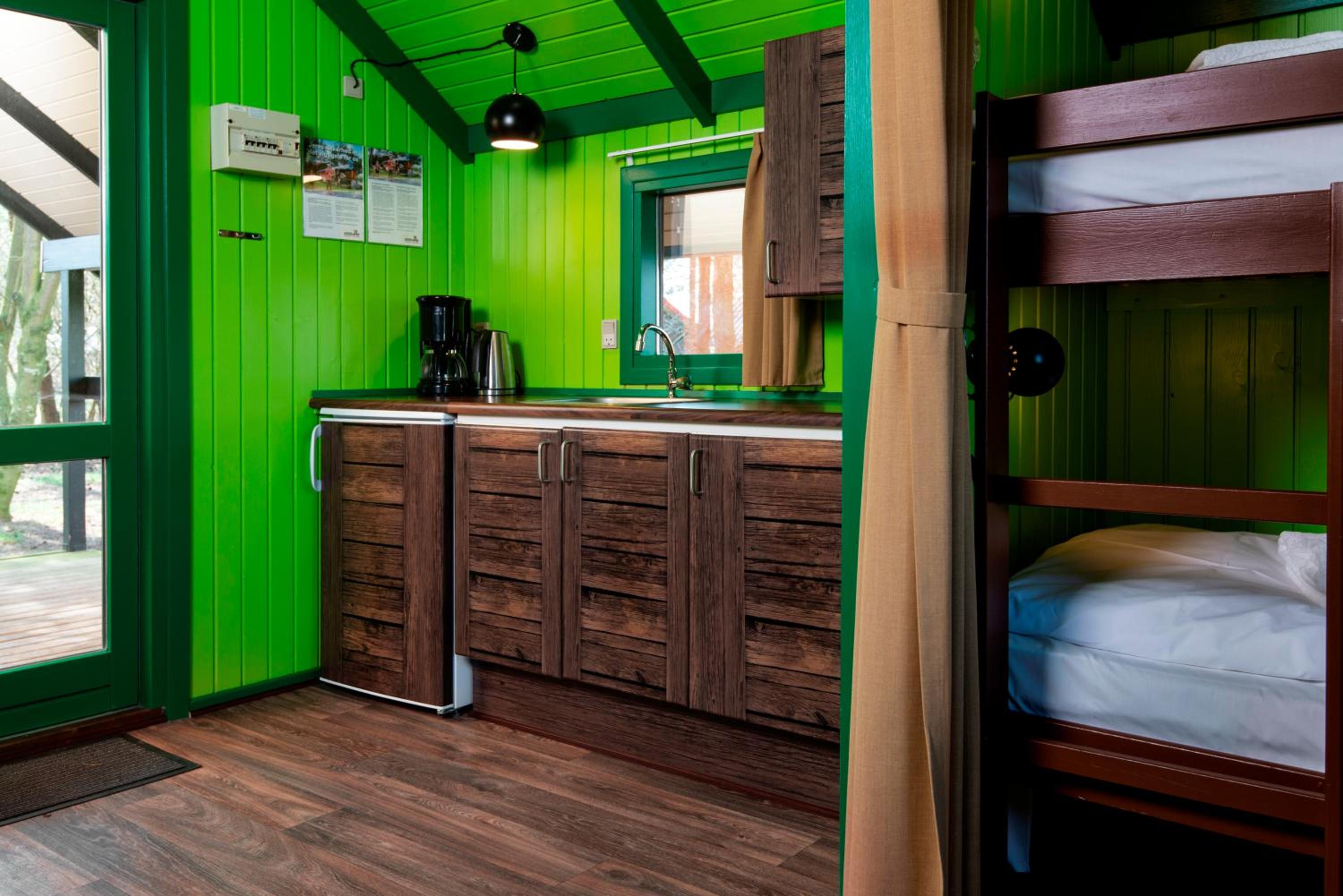 LEGOLAND Wilderness Barrels & Cabins
