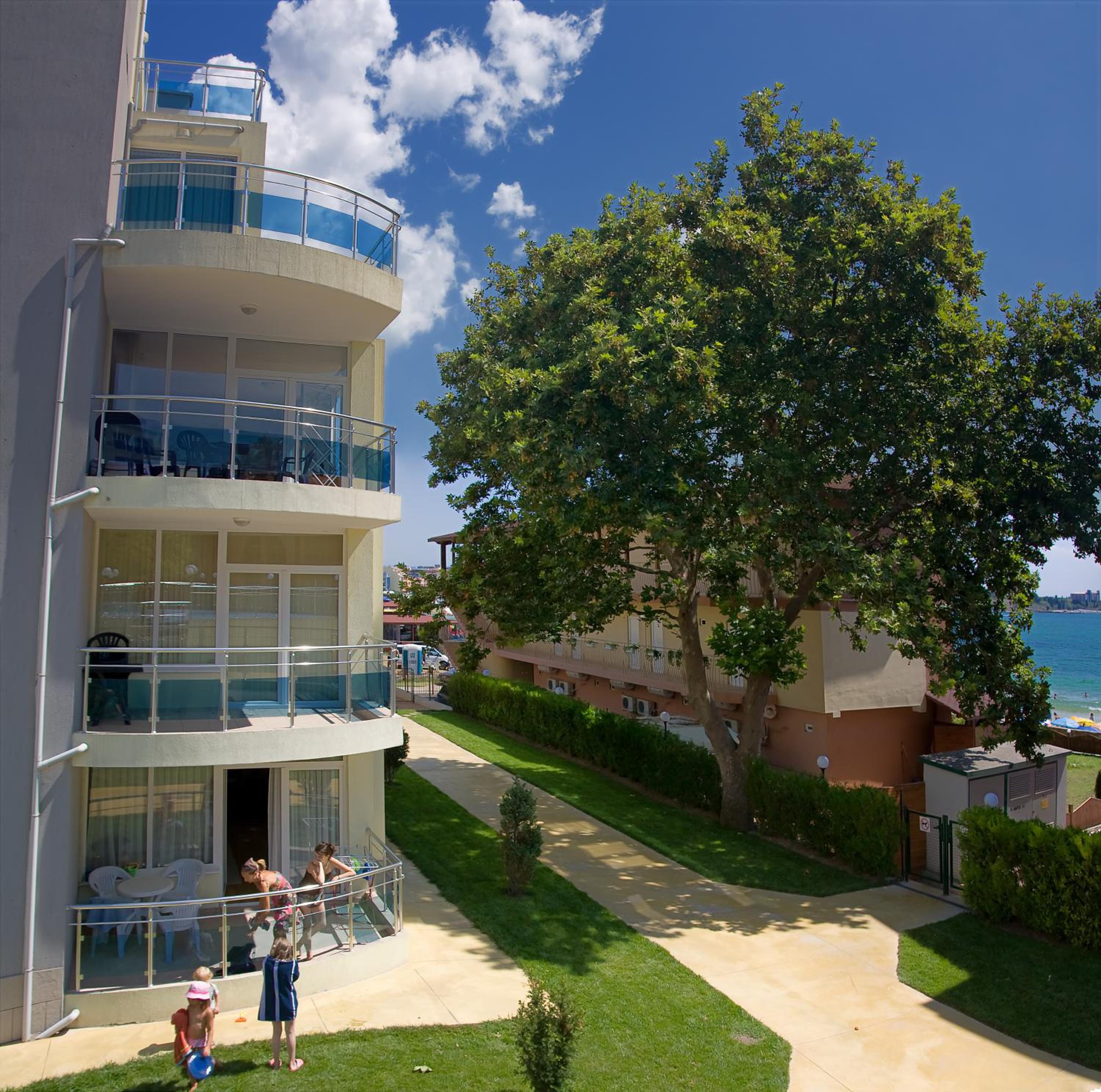 Oasis Ravda PMG Apartments view 2