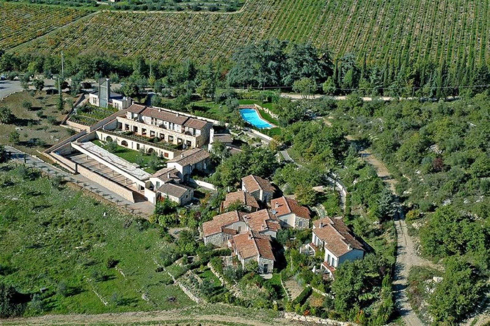 Taglialegna a Montefiorile view 3