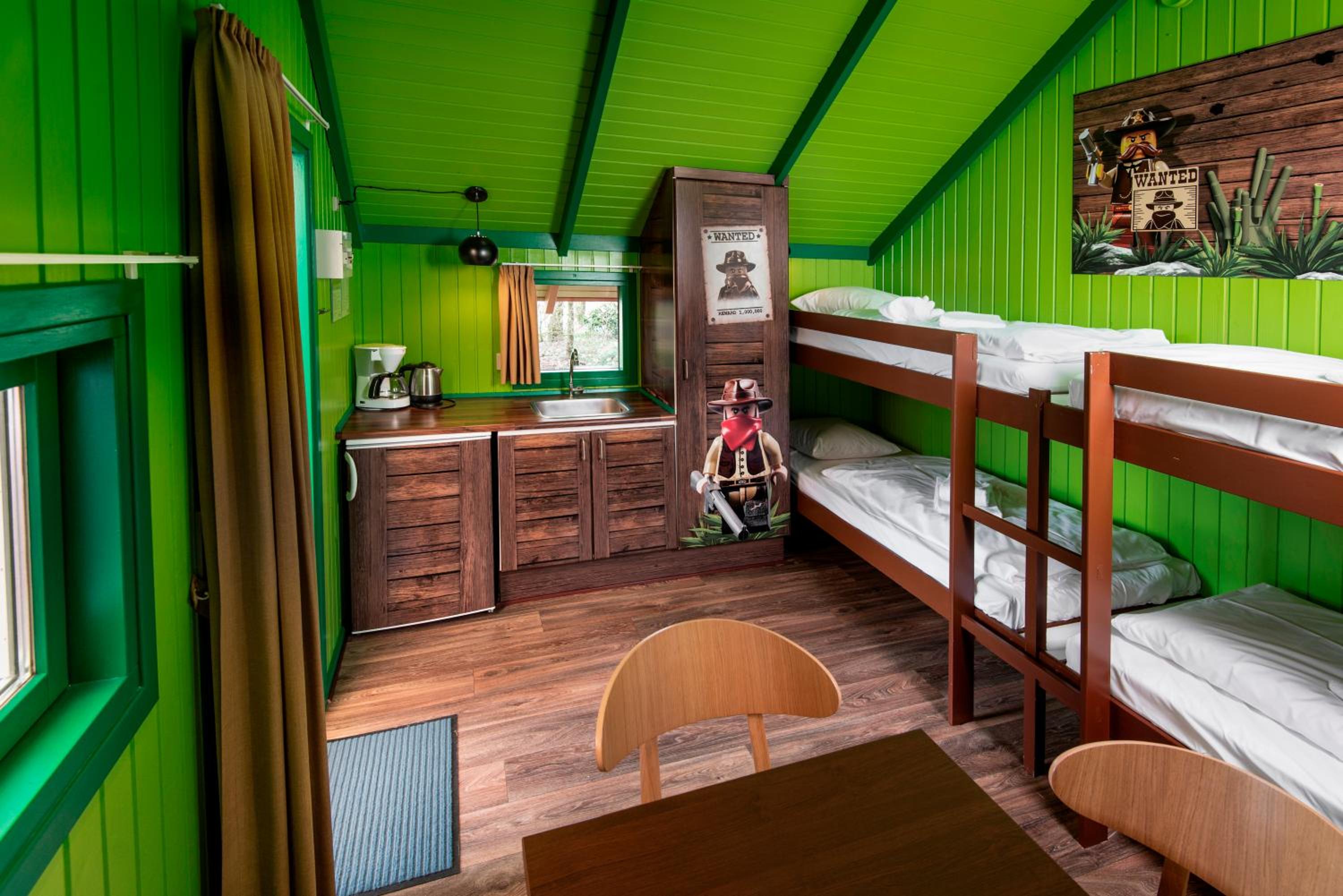 LEGOLAND Wilderness Barrels & Cabins