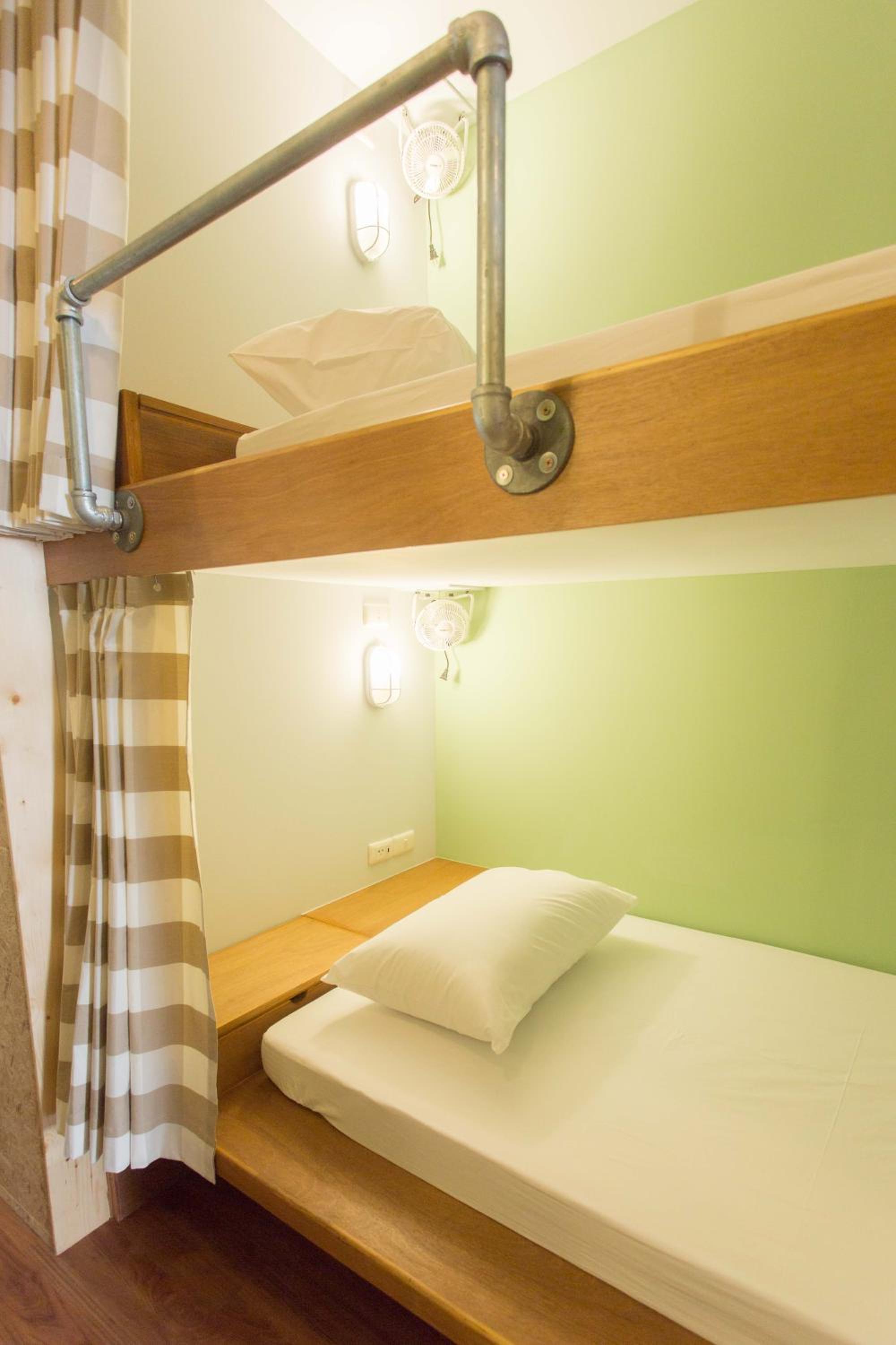 Barn & Bed Hostel at BTS Phrom Phong