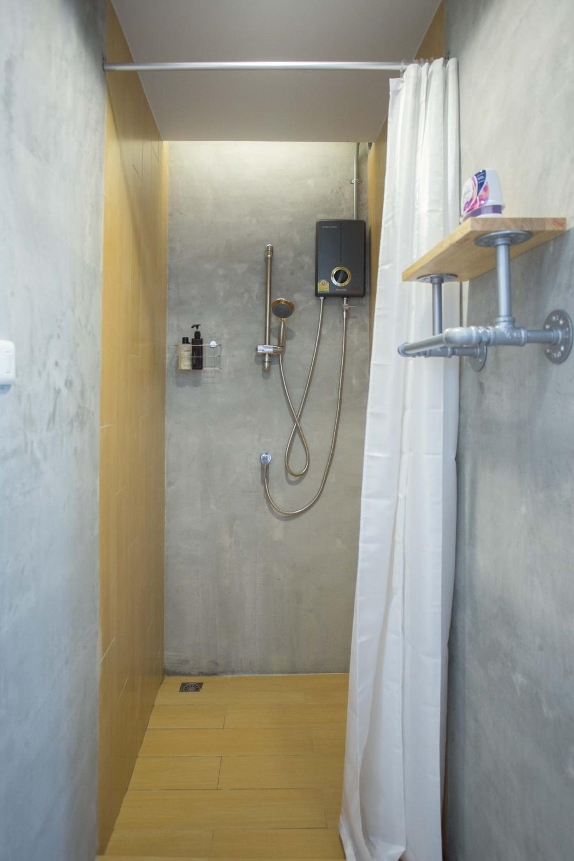 Barn & Bed Hostel at BTS Phrom Phong