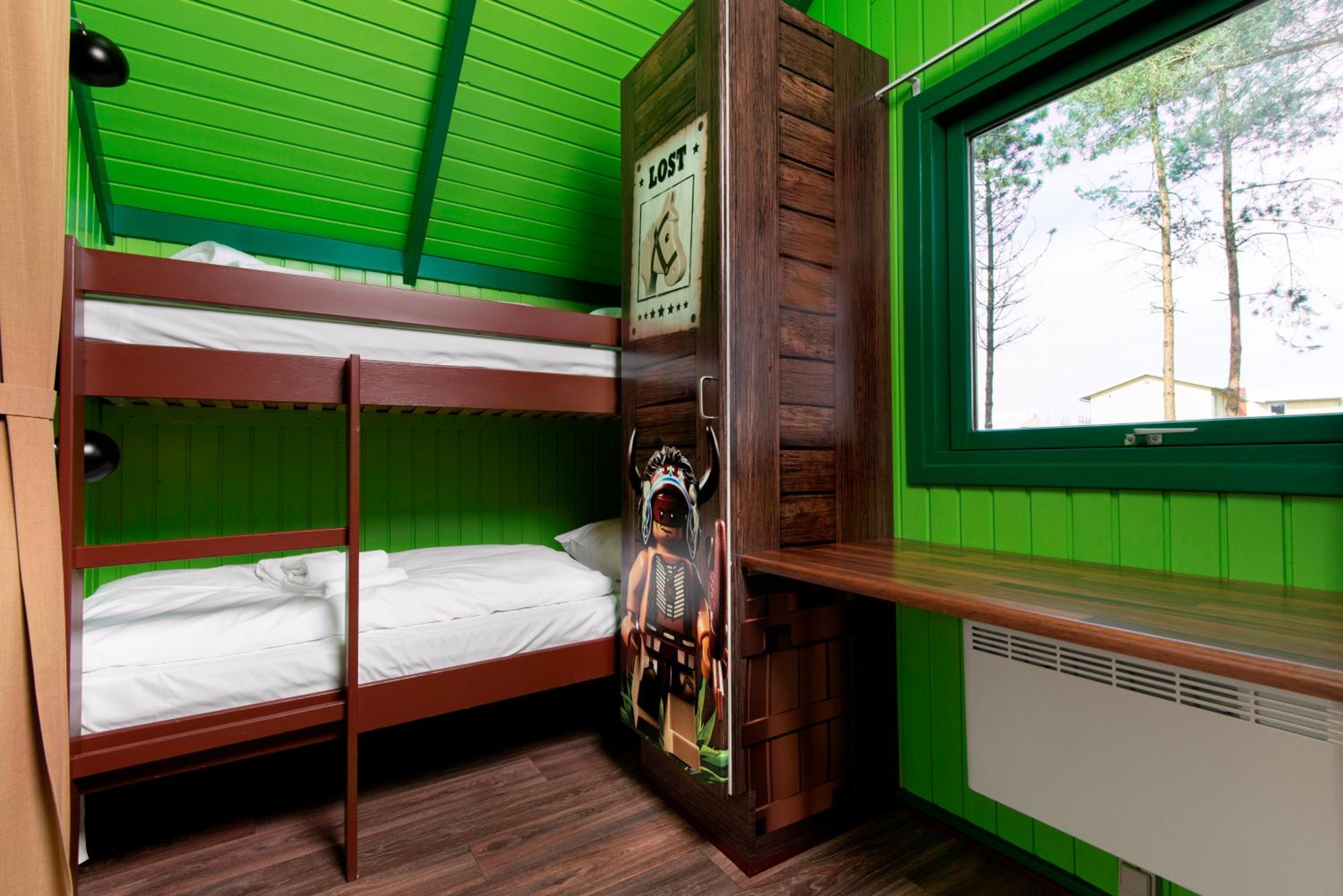 LEGOLAND Wilderness Barrels & Cabins